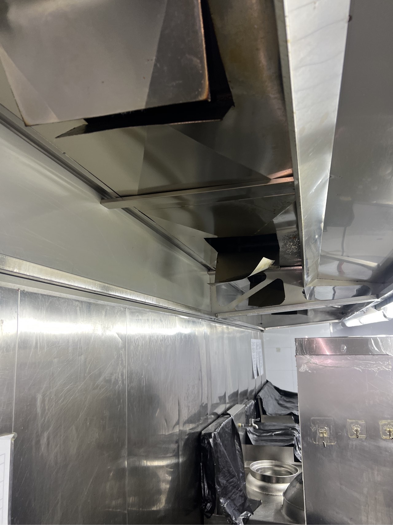 油烟机深度洗护特惠，厨房环境更整洁有序，烹饪更享清新 - 清洗后 - 机器人清洗高标准交付