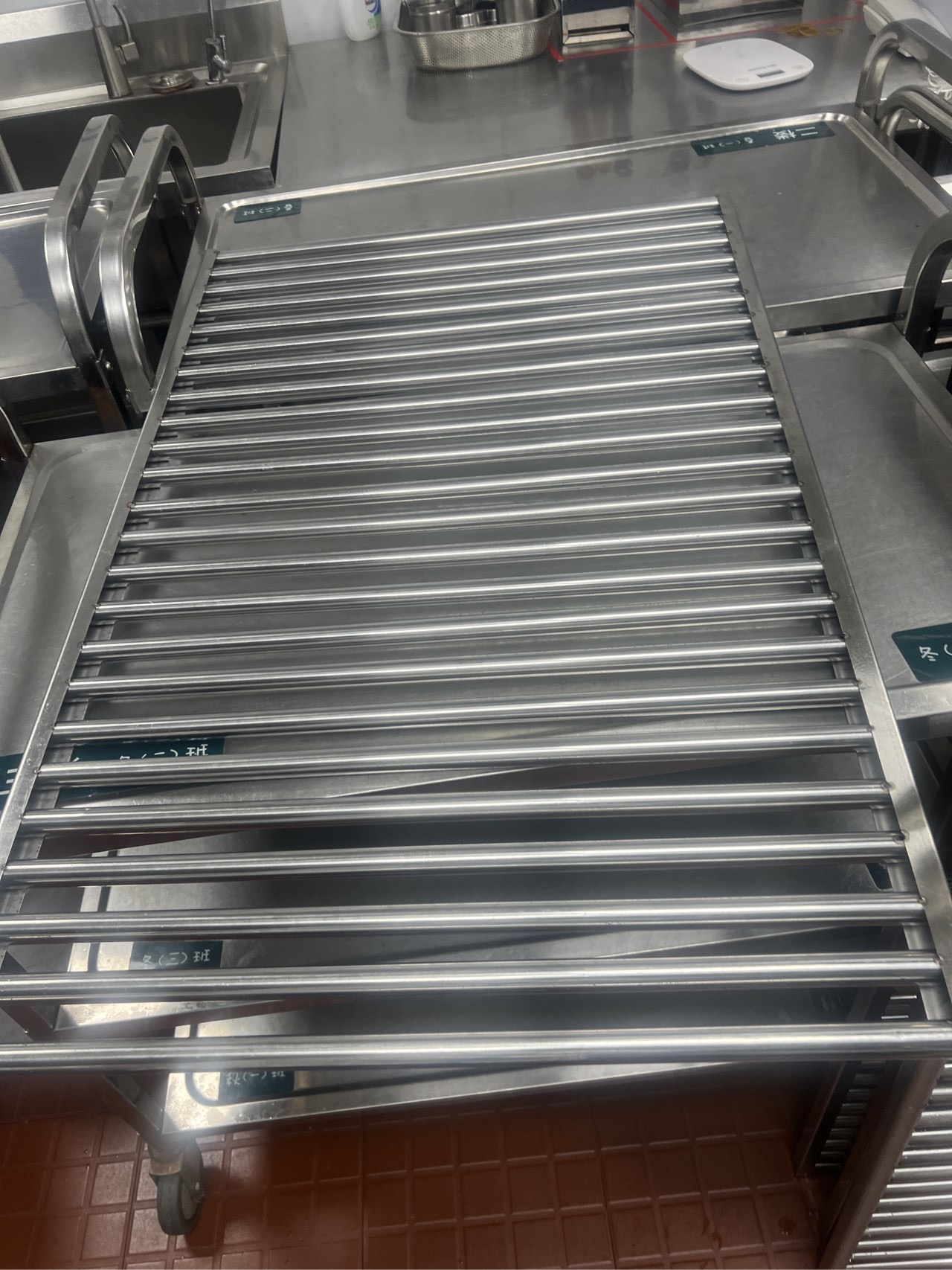 专注油烟机清洗多年，经验丰富值得信赖 - 清洗后 - 机器人清洗高标准交付