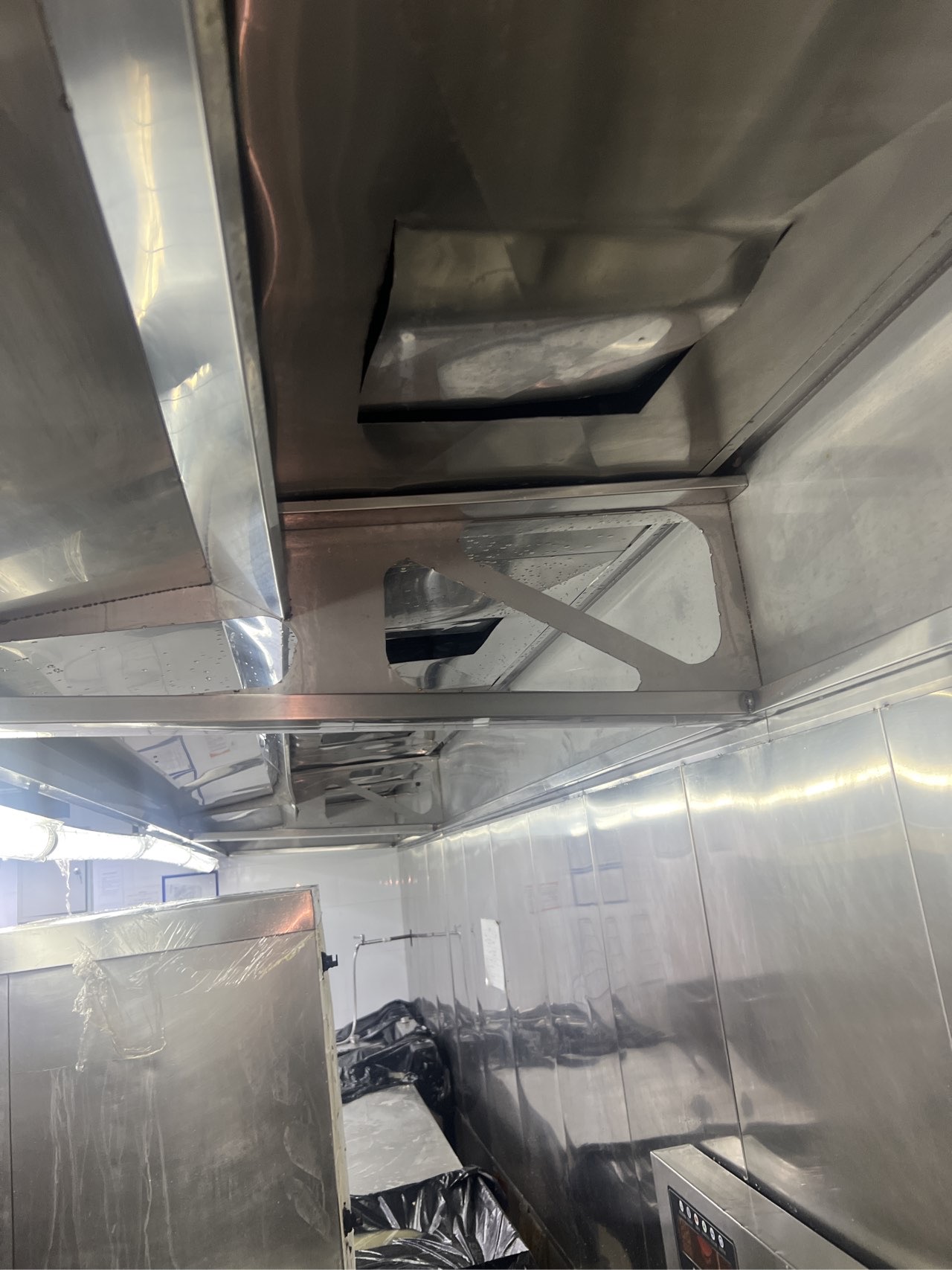 清洗大型油烟机：延长使用寿命的秘诀 - 清洗后 - 机器人清洗高标准交付