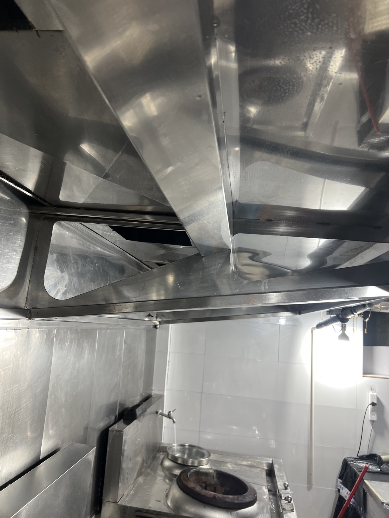 油烟机清洗专家,为您的厨房增添清新 - 清洗后 - 机器人清洗高标准交付