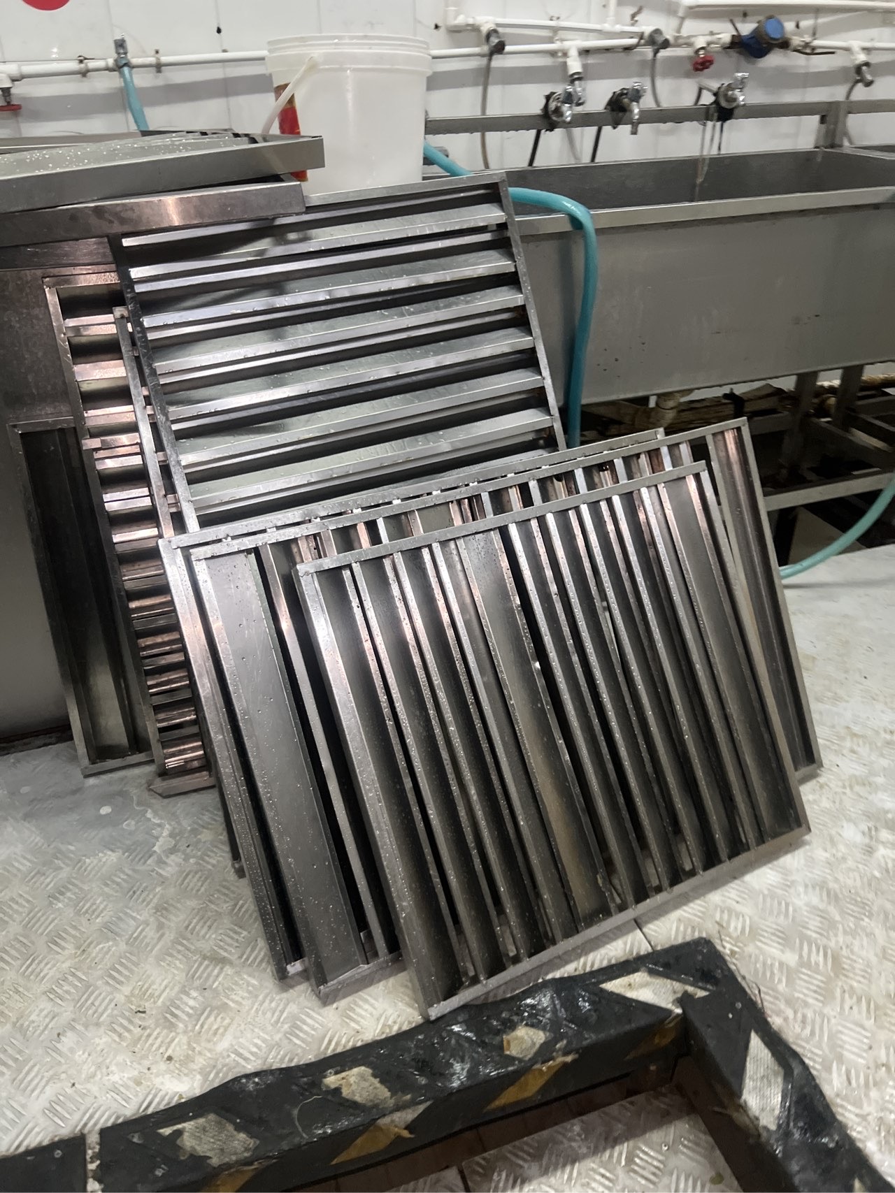 大型油烟机清洗秘籍，轻松去除油垢 - 清洗后 - 机器人清洗高标准交付