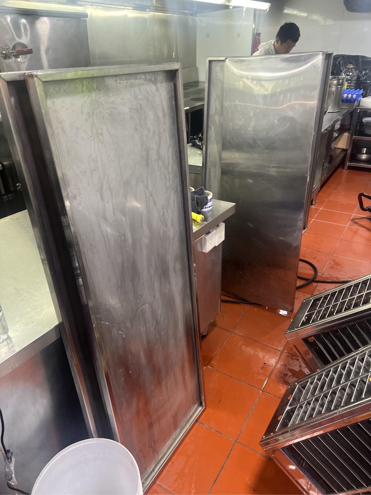 油烟机深度清洁特惠，厨房新风貌，清新生活每一天 - 清洗后 - 机器人清洗高标准交付