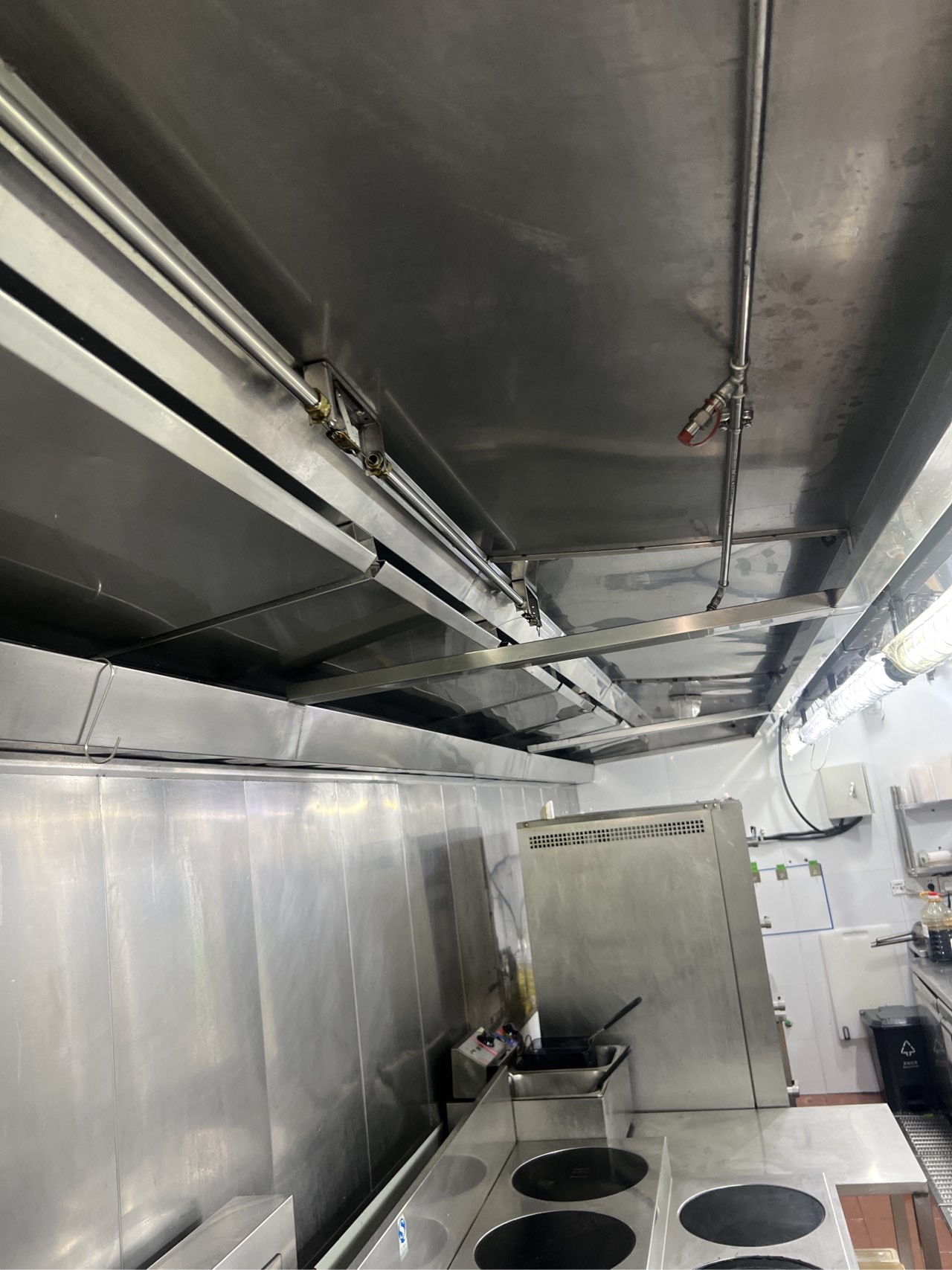 高效油烟机清洗，打造无烟厨房 - 清洗后 - 机器人清洗高标准交付