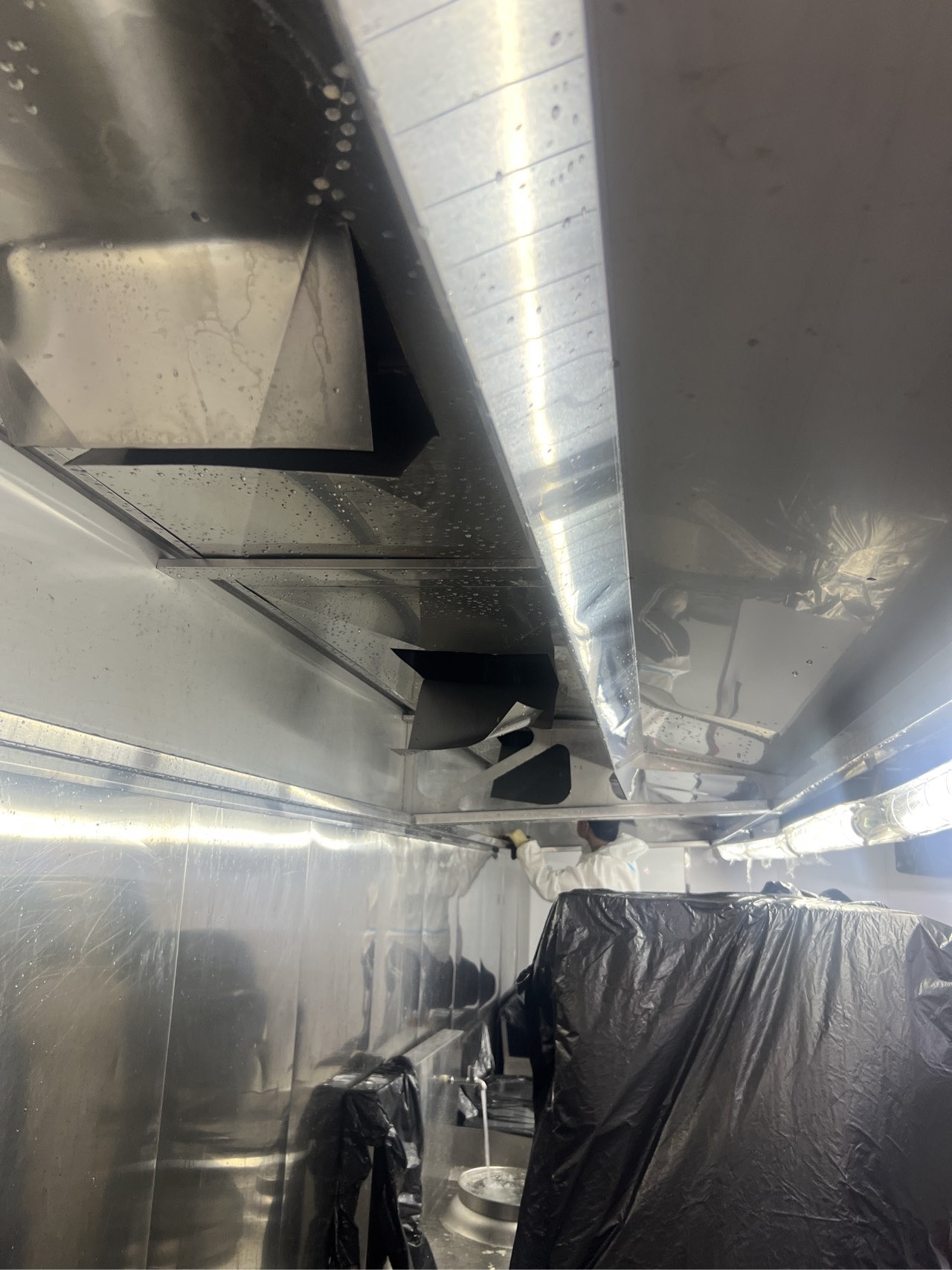 郑州管城区饭店烟道清洗大概多少钱一米 - 清洗后 - 机器人清洗高标准交付