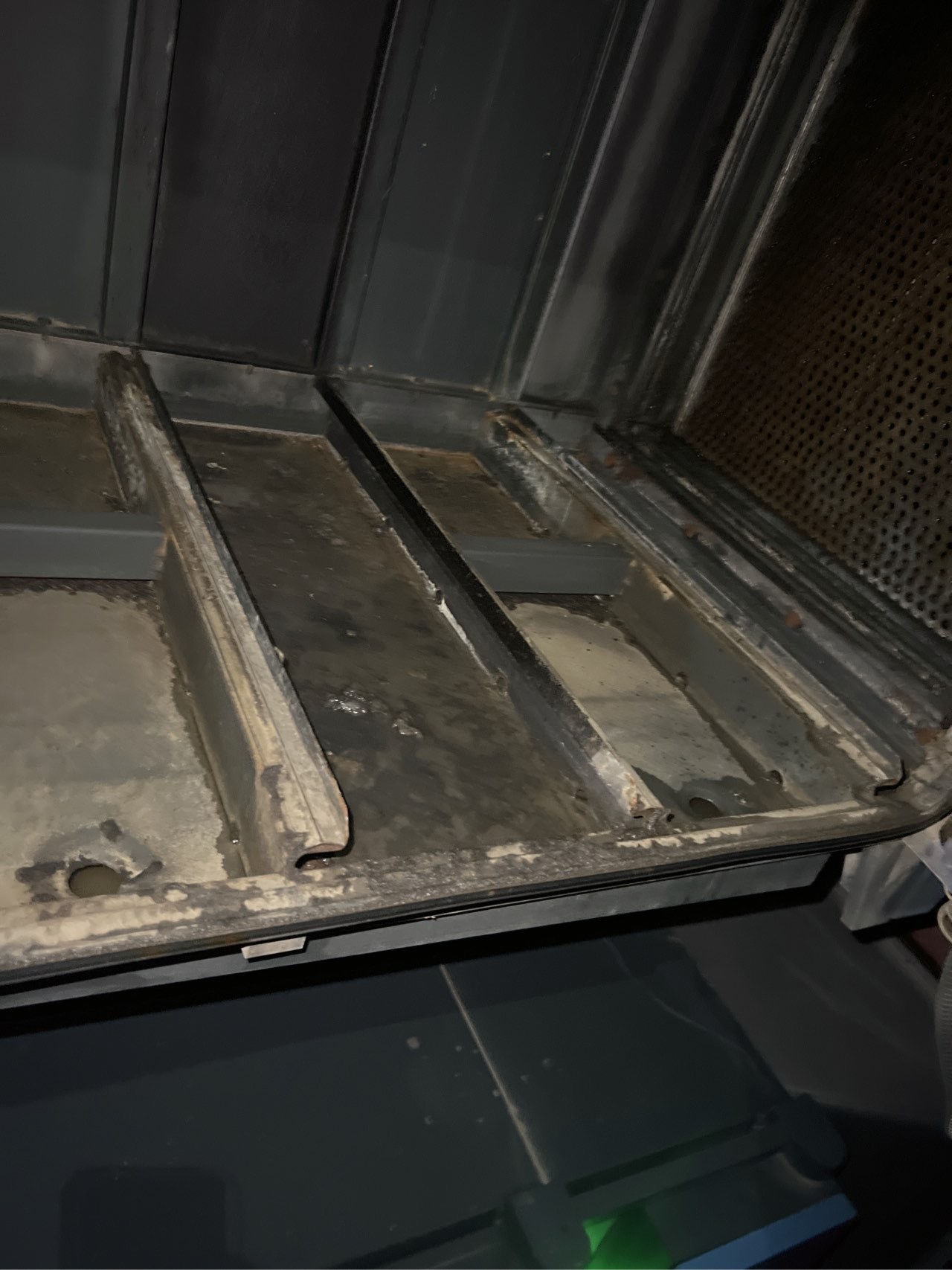 专业油烟机清洗，厨房更宽敞明亮，清新烹饪时光更惬意 - 清洗后 - 机器人清洗高标准交付