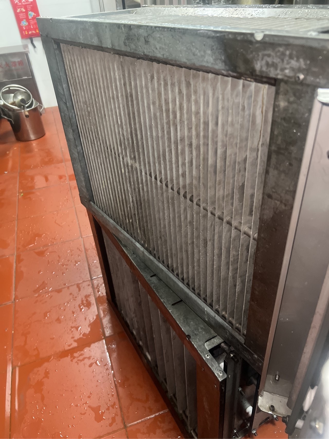 油烟机清洗特惠风暴，厨房空气更清新自然，烹饪时光更自由 - 清洗后 - 机器人清洗高标准交付