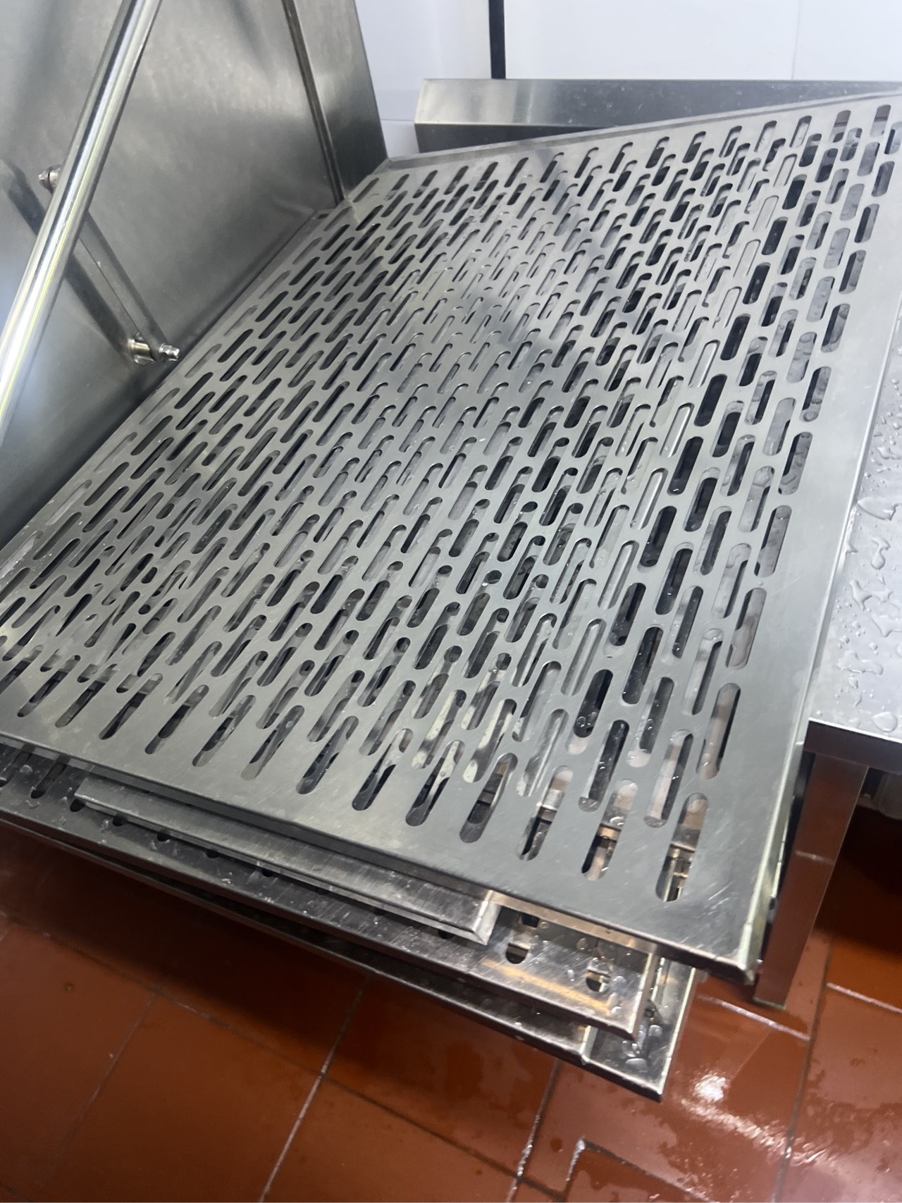 高效油烟机清洗，厨房卫生有保障 - 清洗后 - 机器人清洗高标准交付