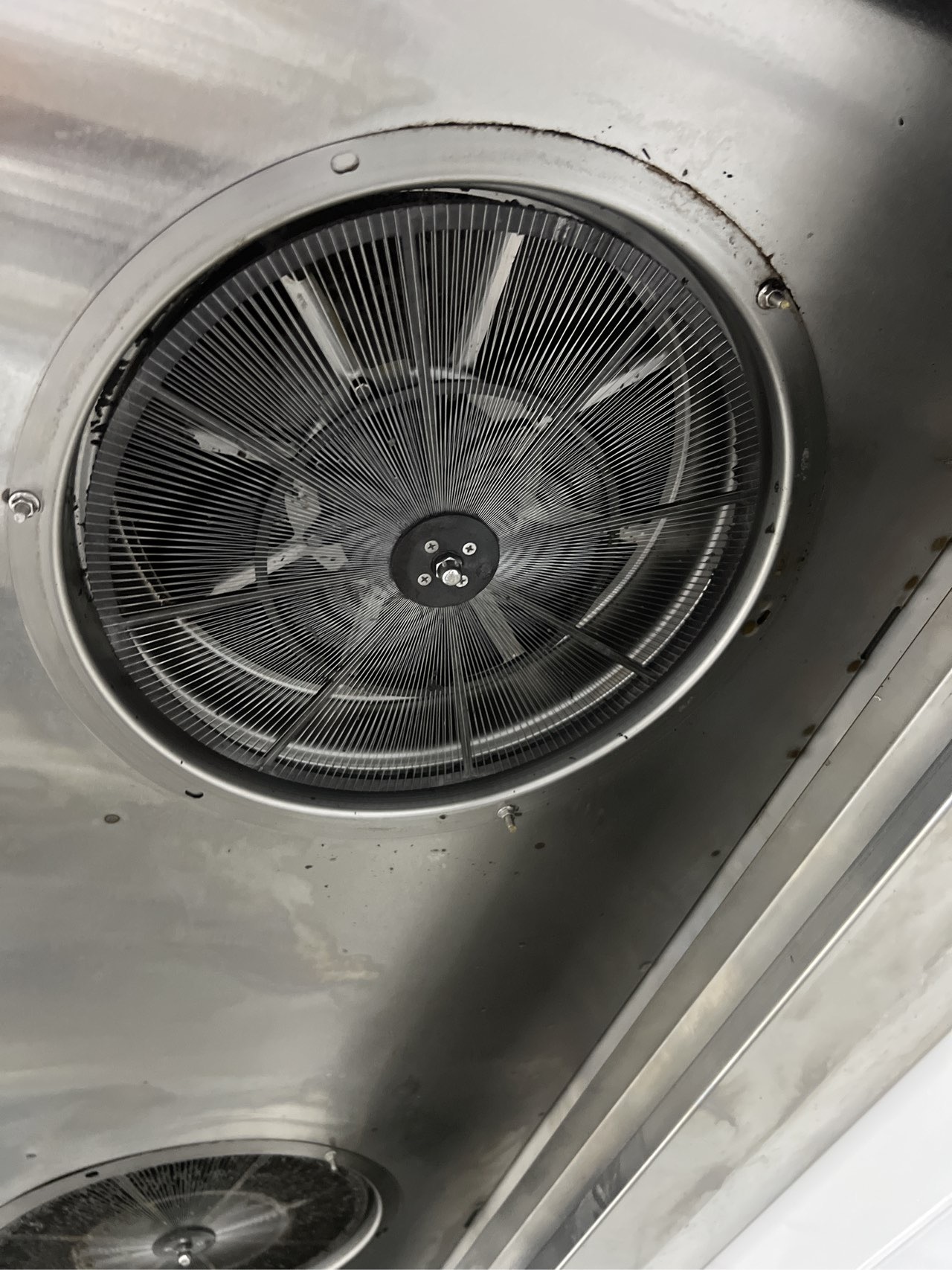 深度油烟机清洁特惠，厨房更整洁有序，清新生活更有品质与格调 - 清洗后 - 机器人清洗高标准交付