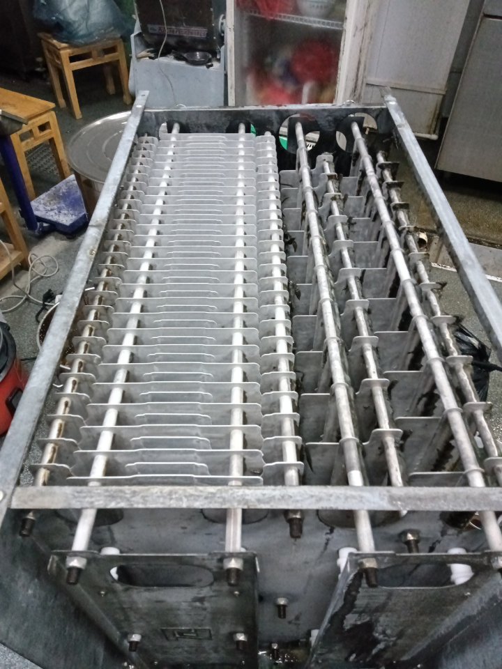 油烟机清洗专家，为您厨房打造专属清新，品味生活之美 - 清洗后 - 机器人清洗高标准交付