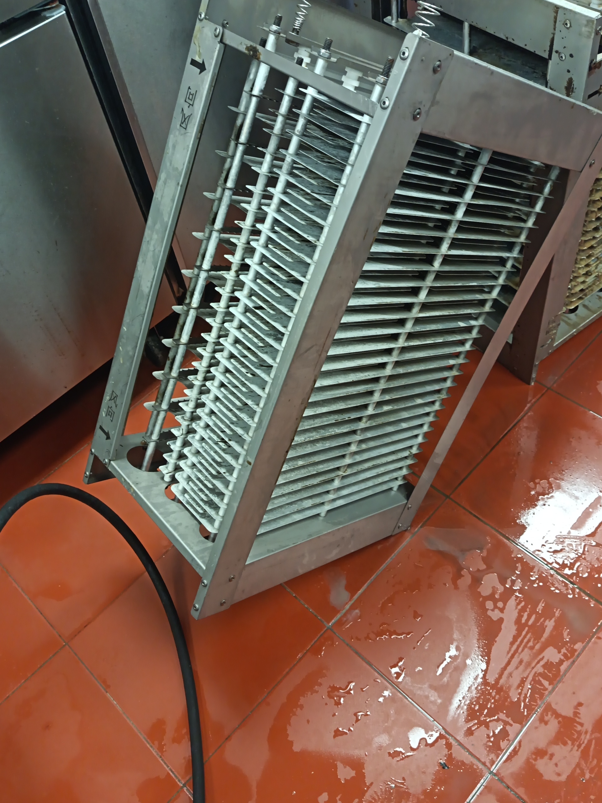 油烟机清洗特惠周，惊喜优惠享不停 - 清洗后 - 机器人清洗高标准交付