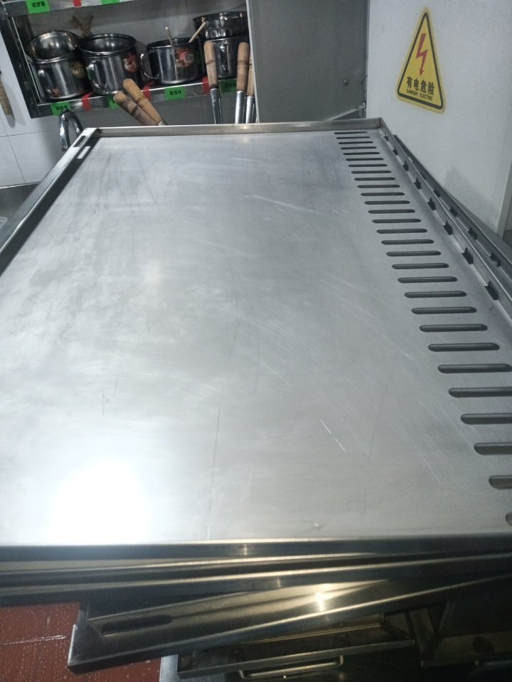 厨房油烟机全面清洁,享受健康烹饪 - 清洗后 - 机器人清洗高标准交付