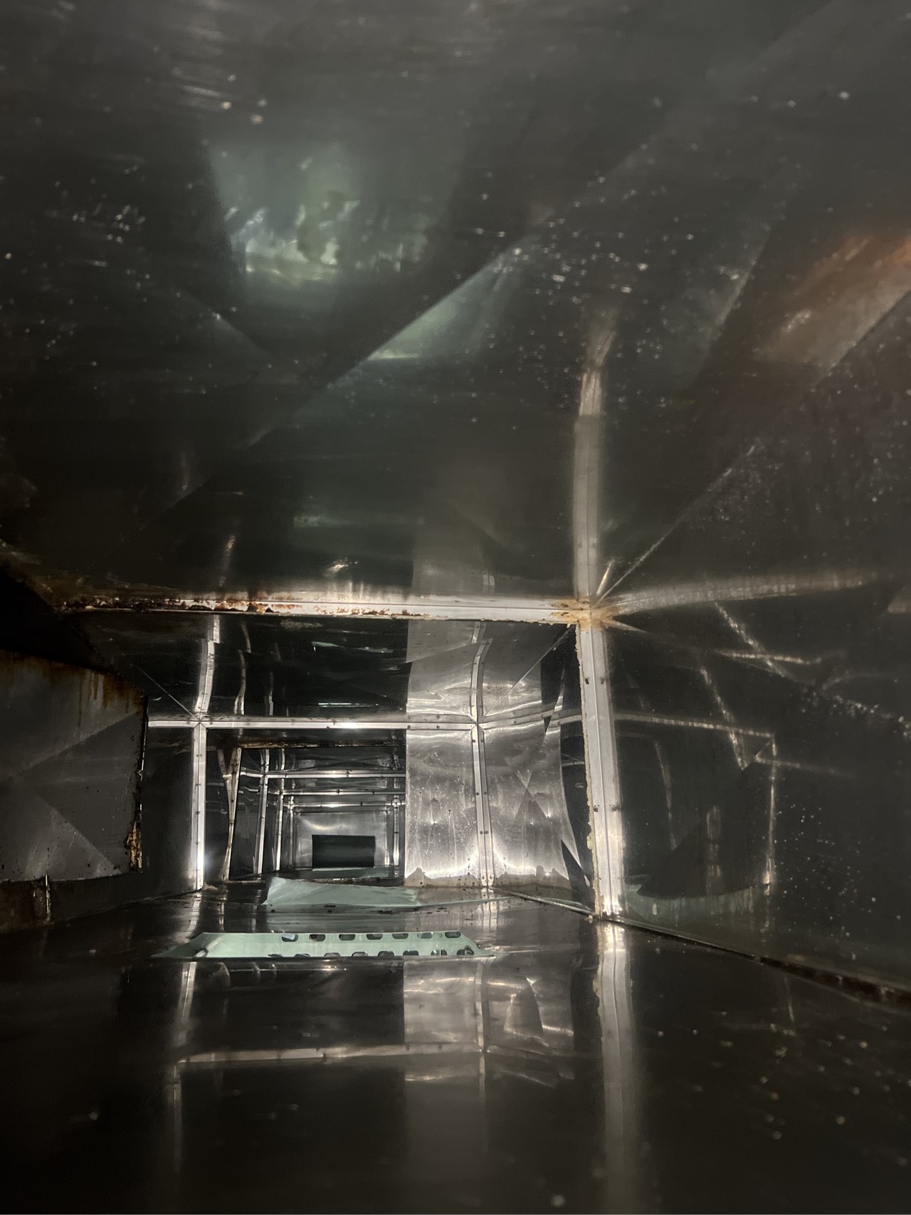 商丘餐饮业油烟管道火灾原因 - 清洗后 - 机器人清洗高标准交付