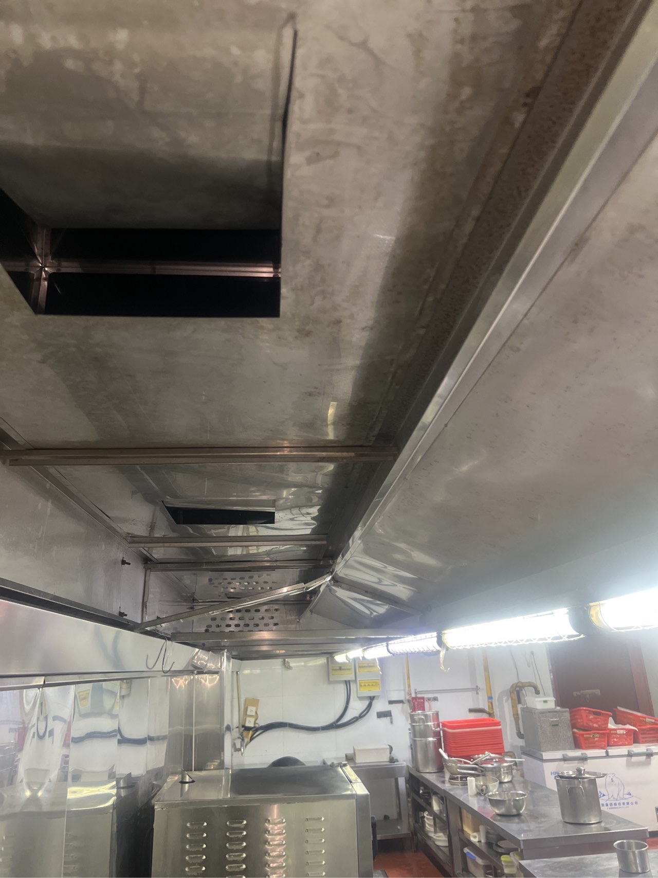 厨房油烟机全面净化，告别油烟，享受清新烹饪的每一刻 - 清洗后 - 机器人清洗高标准交付