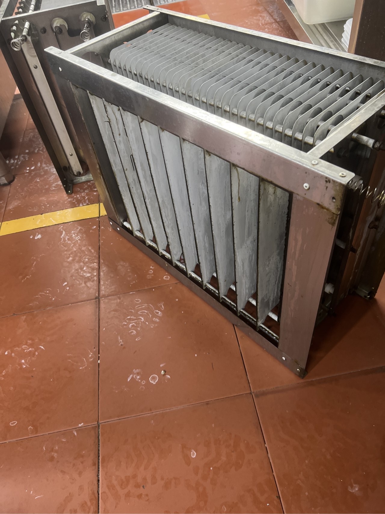 厨房油烟机全面净化，告别油烟，迎接清新烹饪新时代 - 清洗后 - 机器人清洗高标准交付