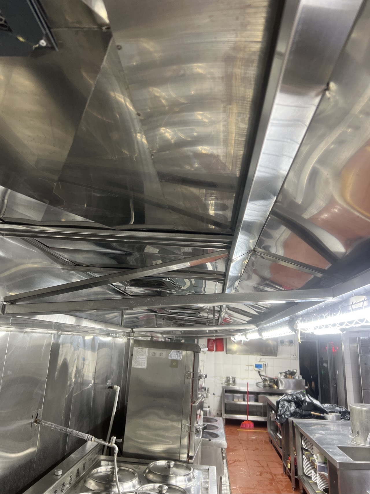 郑州本地推荐：郑州中牟县餐饮店排烟系统定期清洗消防检查要求 - 清洗后 - 机器人清洗高标准交付