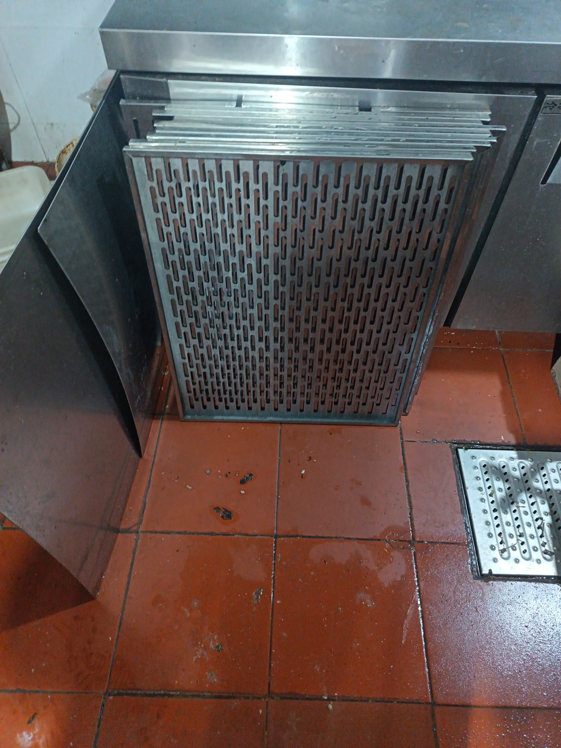 高效油烟机清洗服务,让油污无处遁形 - 清洗后 - 机器人清洗高标准交付