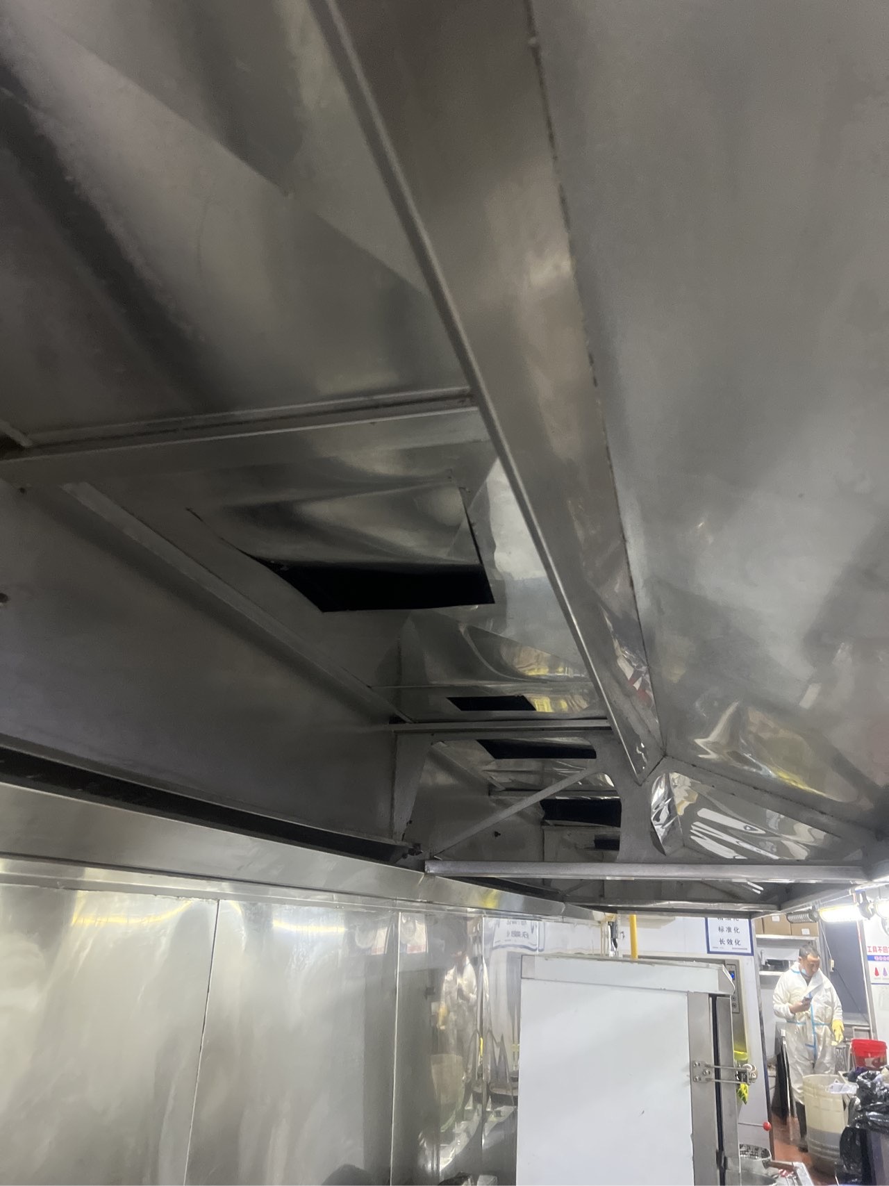 厨房油烟机全面焕新颜,烹饪更享清新时光 - 清洗后 - 机器人清洗高标准交付