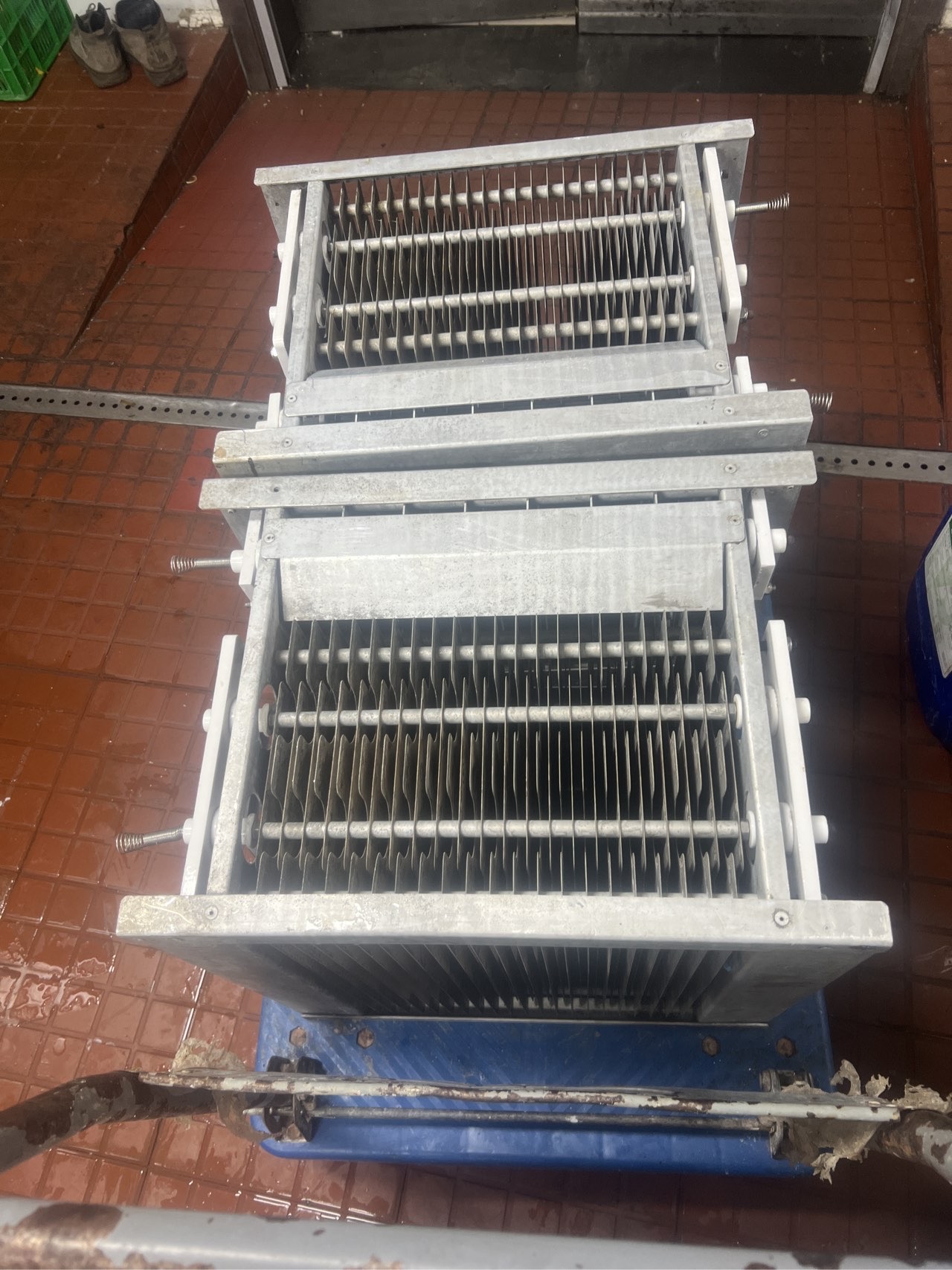 焦作食堂油烟机清洗教程 - 清洗后 - 机器人清洗高标准交付