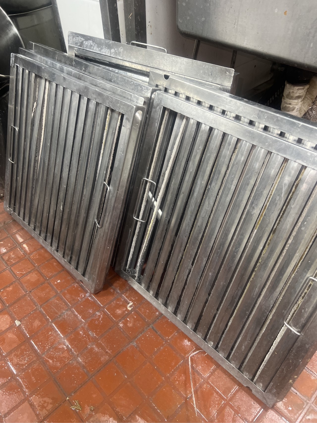 深度油烟机清洁，厨房空间恢复清新，烹饪更享健康与宁静时光 - 清洗后 - 机器人清洗高标准交付