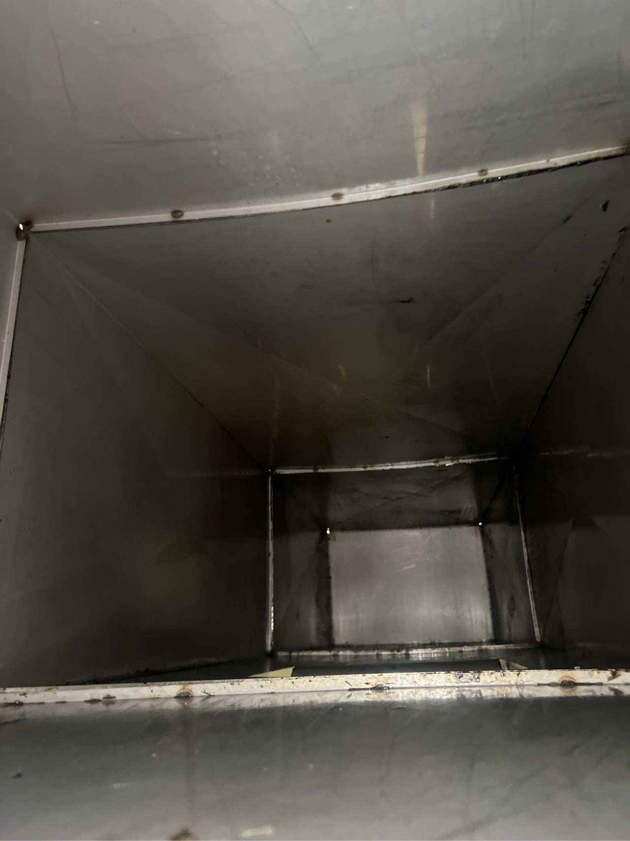 厨房油烟机大扫除，还原清新烹饪环境 - 清洗后 - 机器人清洗高标准交付