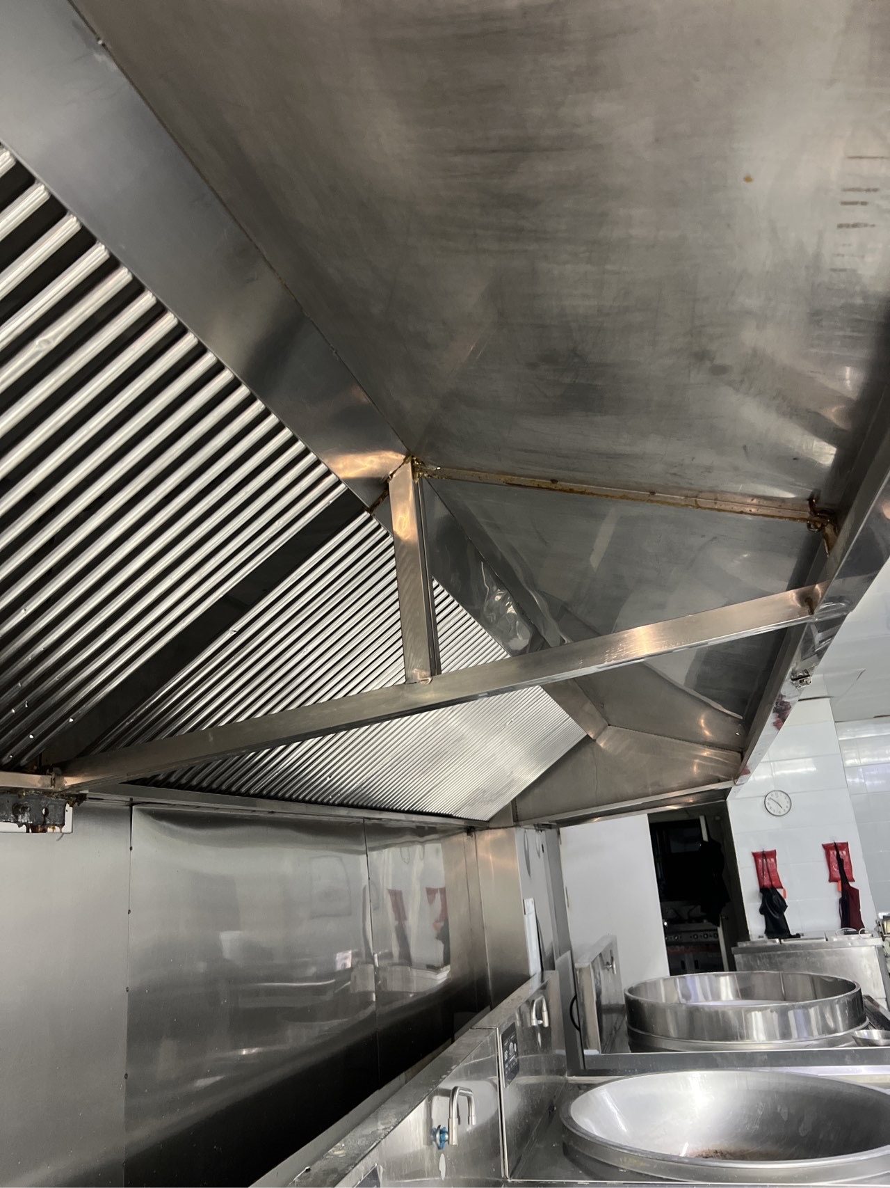 鹤壁商用油烟机清理价格，透明收费无隐形消费。 - 清洗后 - 机器人清洗高标准交付