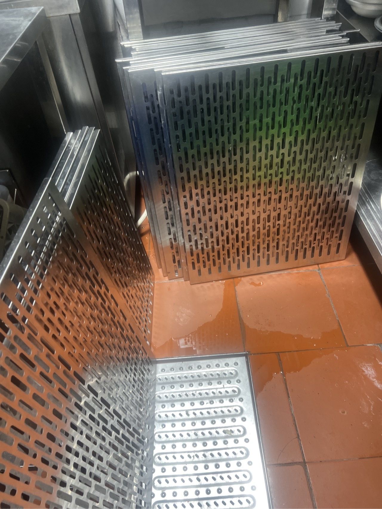 郑州金水区餐厅厨房排烟管道清洗收费标准 - 清洗后 - 机器人清洗高标准交付