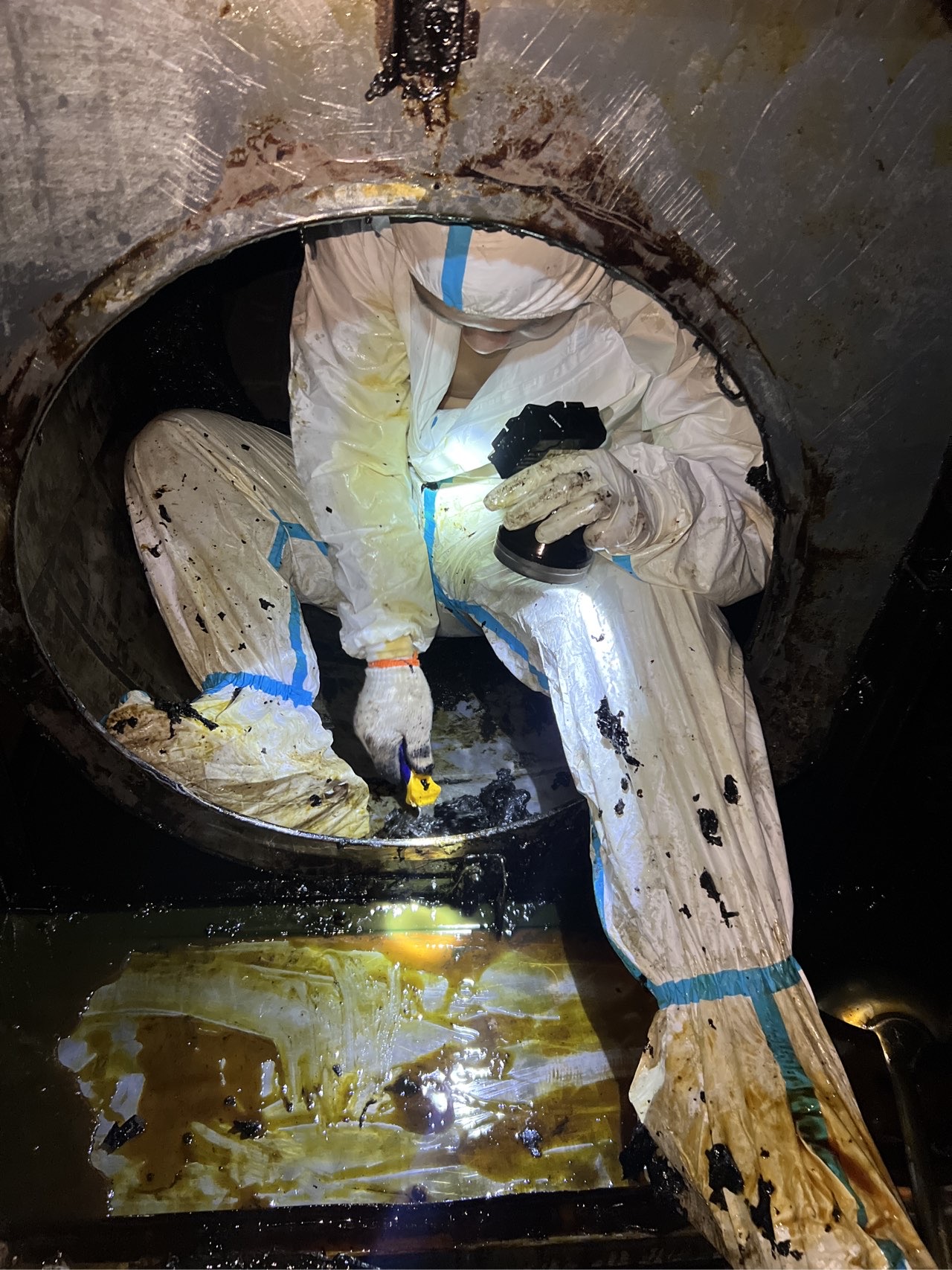 郑州中原区天得一200公斤冷热水高压清洗设备作业实测 - 清洗前 - 郑州天得一国家一级资质团队作业实拍