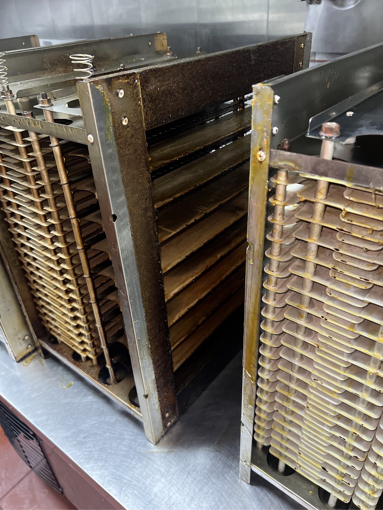 定制化油烟机清洗方案，满足个性需求 - 清洗前 - 郑州天得一国家一级资质团队作业实拍