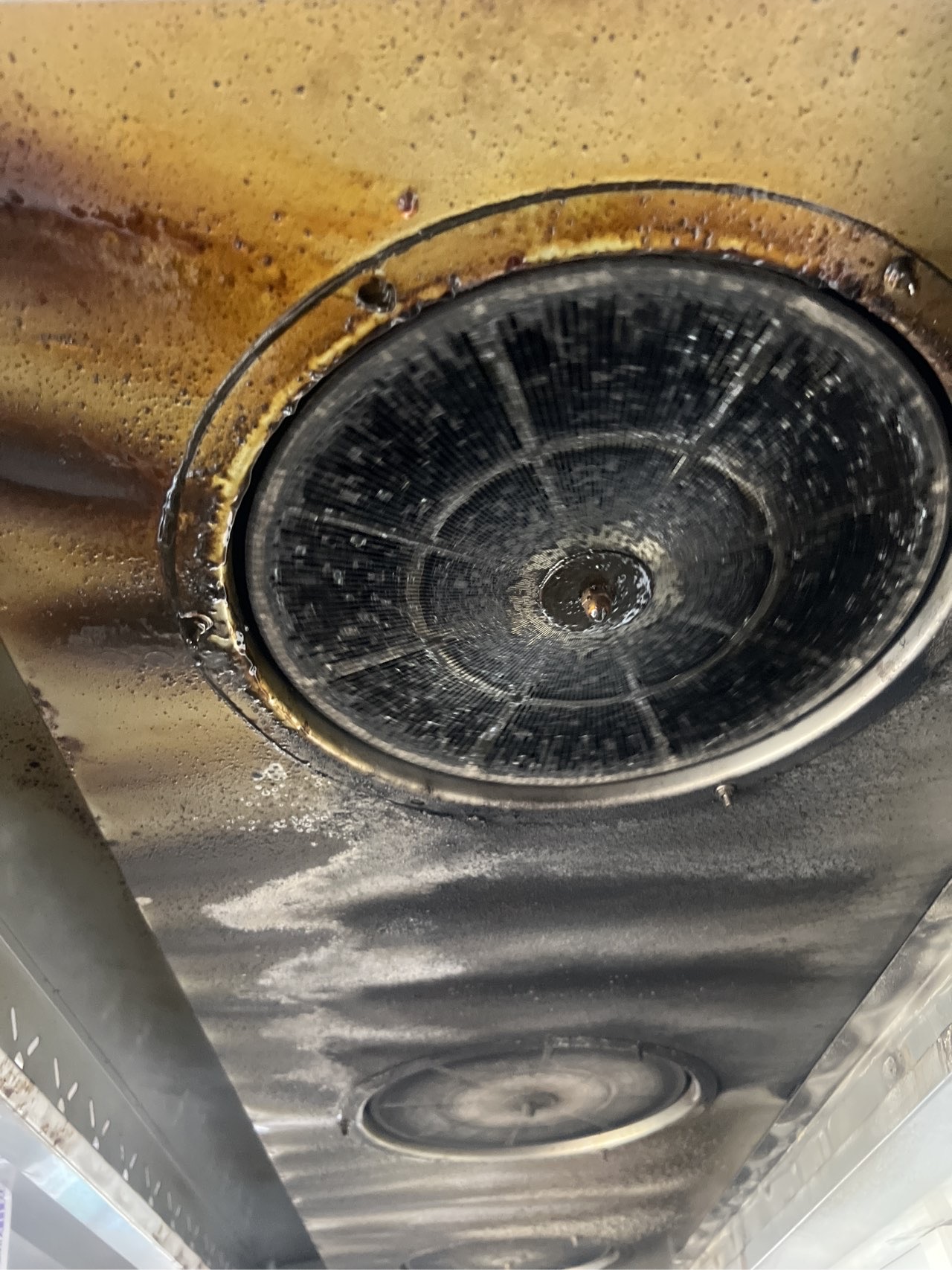 许昌饭店油烟机清洗步骤详解 - 清洗前 - 郑州天得一国家一级资质团队作业实拍