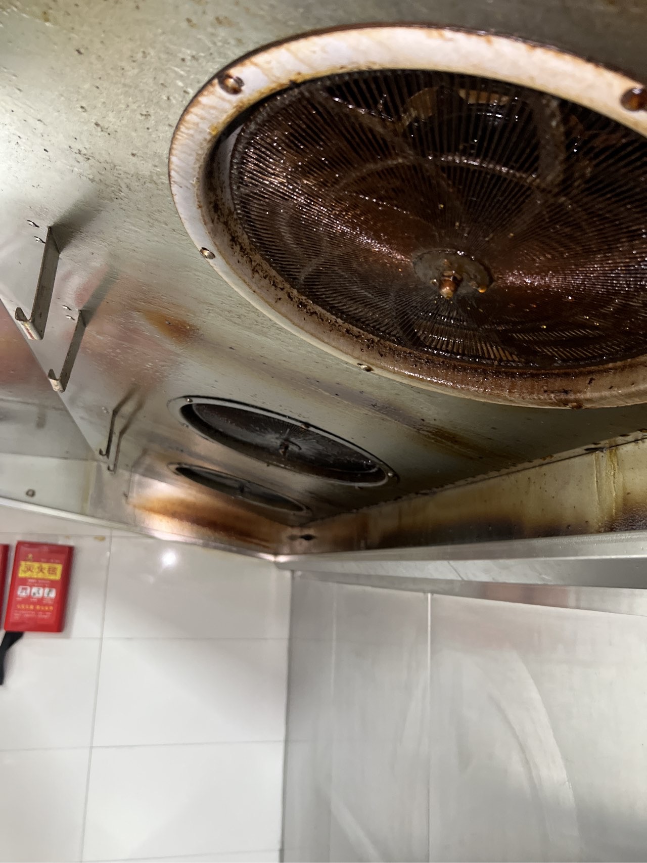 油烟机清洗革新服务,让厨房焕然一新 - 清洗前 - 郑州天得一国家一级资质团队作业实拍