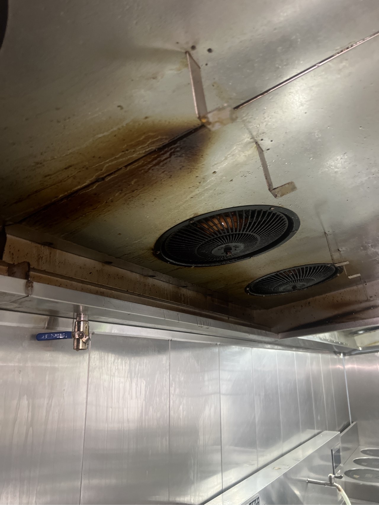 驻马店中央厨房离心风机清洗怎么收费 - 清洗前 - 郑州天得一国家一级资质团队作业实拍