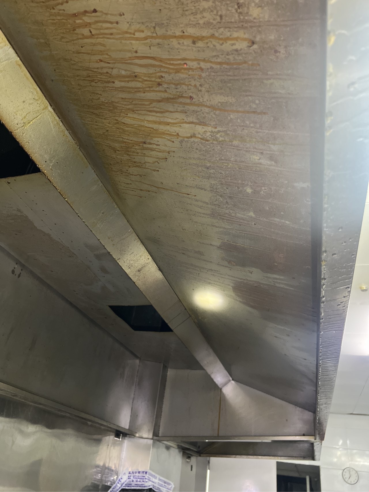 濮阳油烟机清洗公司哪家专业 - 清洗前 - 郑州天得一国家一级资质团队作业实拍