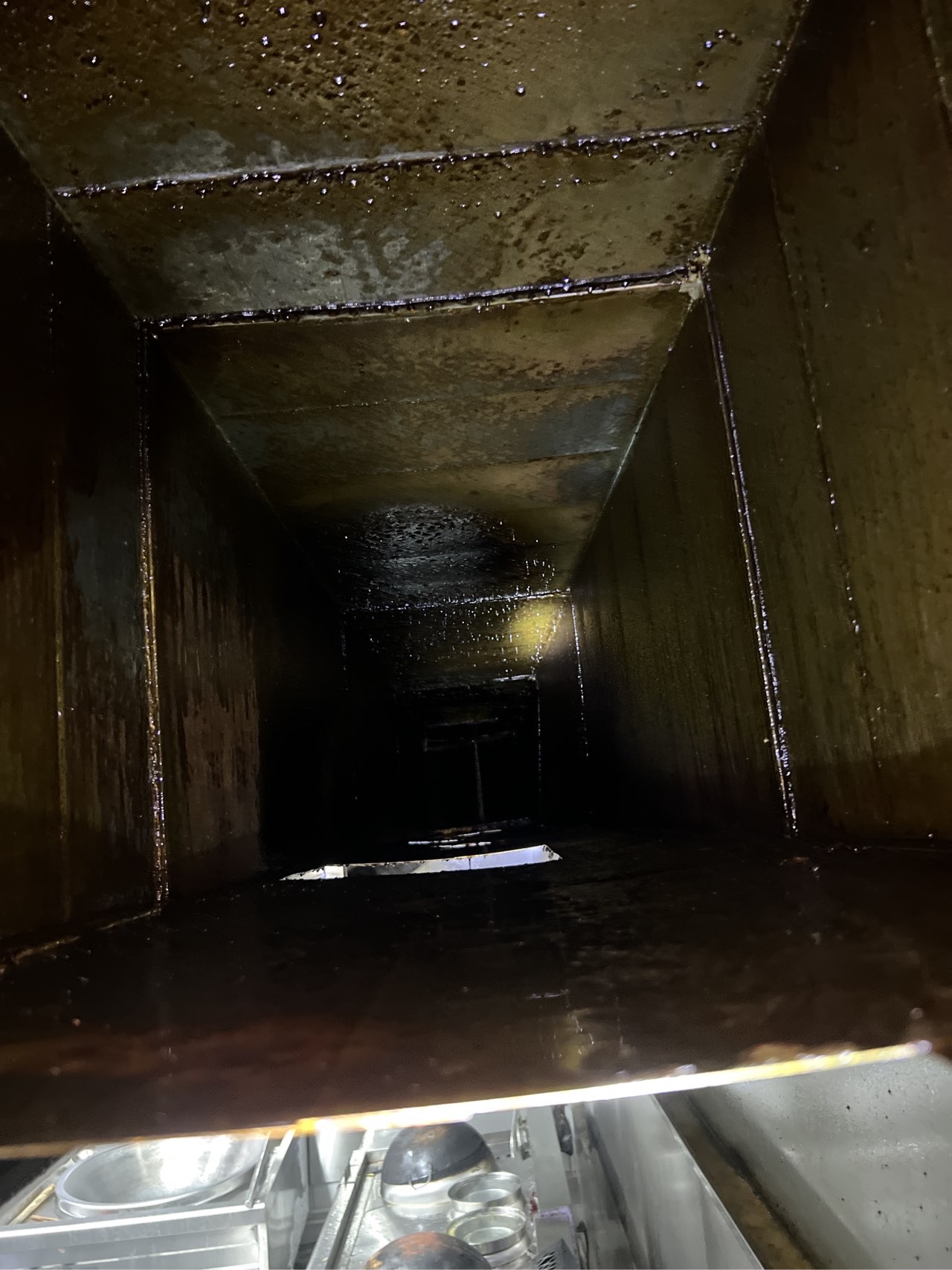 高效油烟机清洗，厨房瞬间恢复亮丽 - 清洗前 - 郑州天得一国家一级资质团队作业实拍