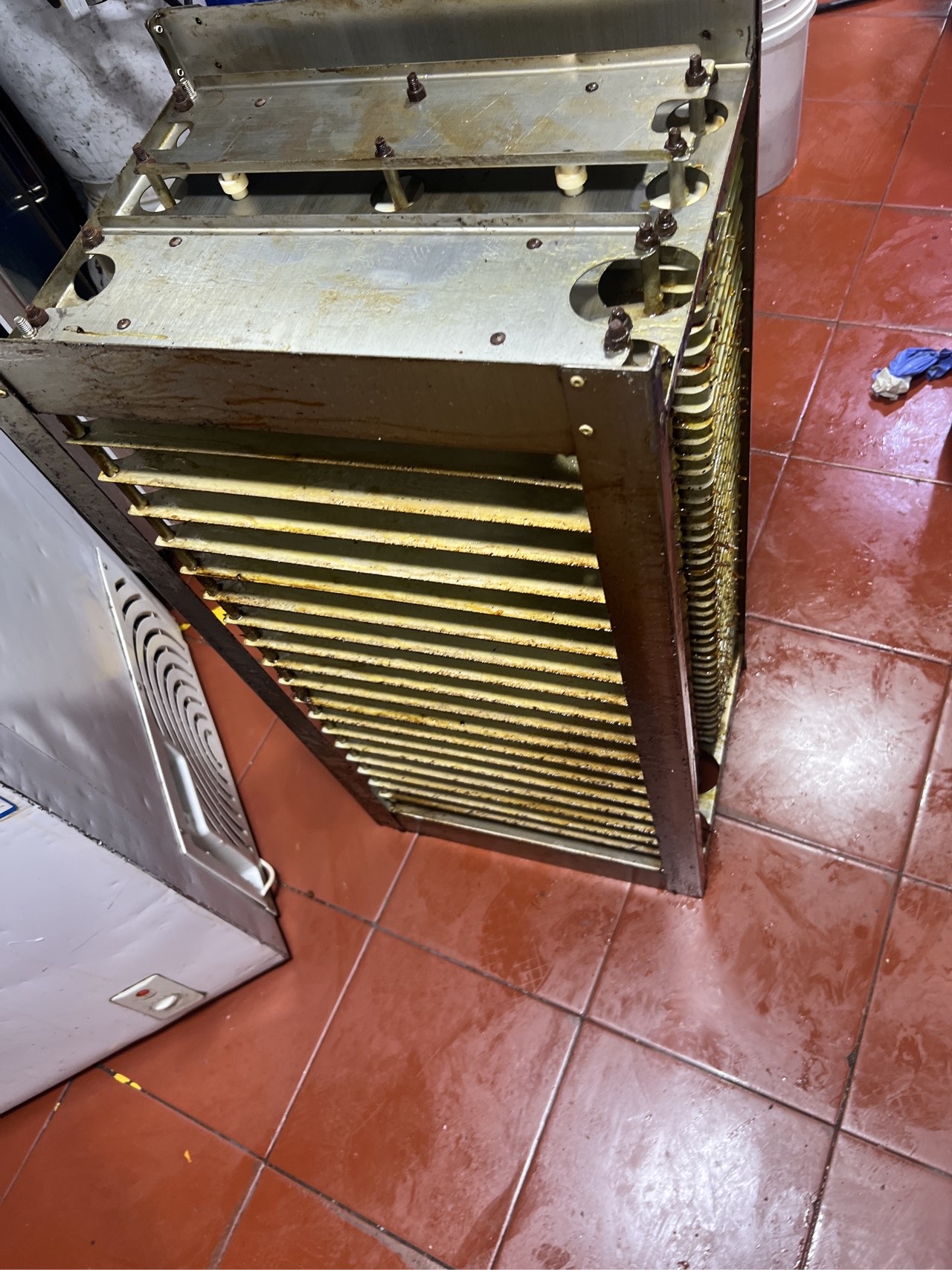 郑州登封市商用抽油烟机清洗哪家专业靠谱 - 清洗前 - 郑州天得一国家一级资质团队作业实拍