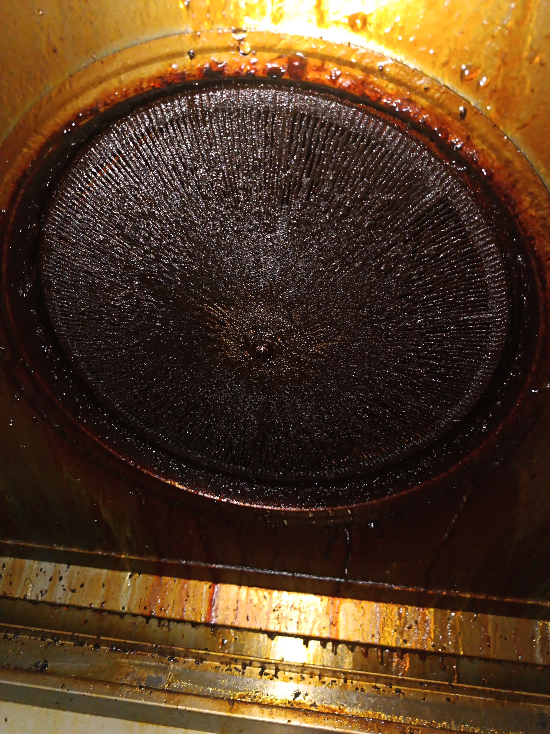 清洗油烟机，守护家人健康 - 清洗前 - 郑州天得一国家一级资质团队作业实拍