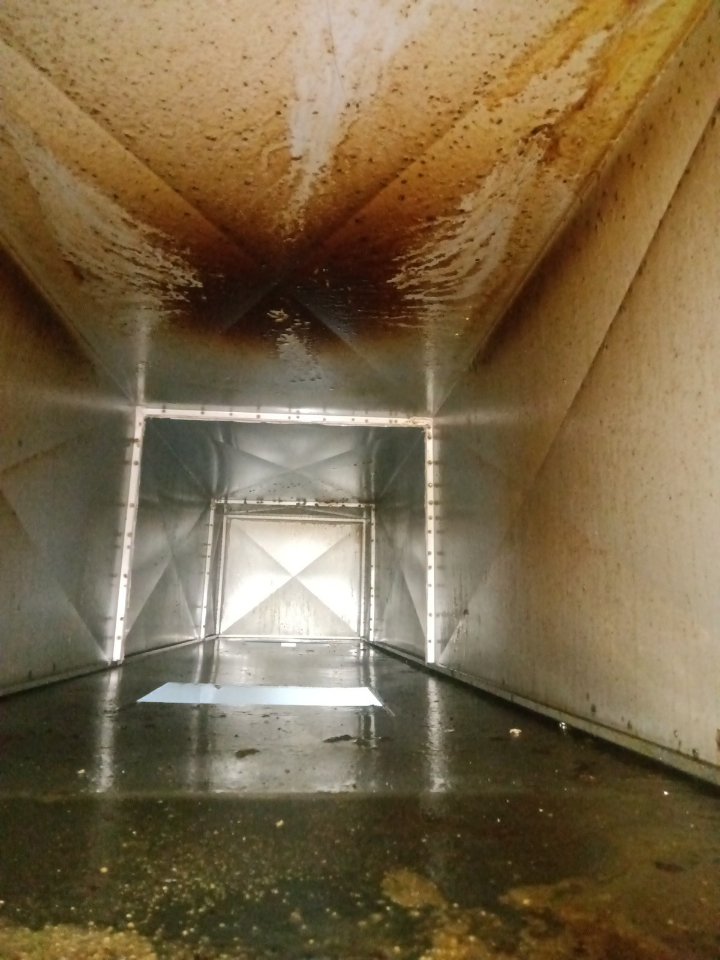 大型油烟机专业清洗，提升烹饪体验 - 清洗前 - 郑州天得一国家一级资质团队作业实拍