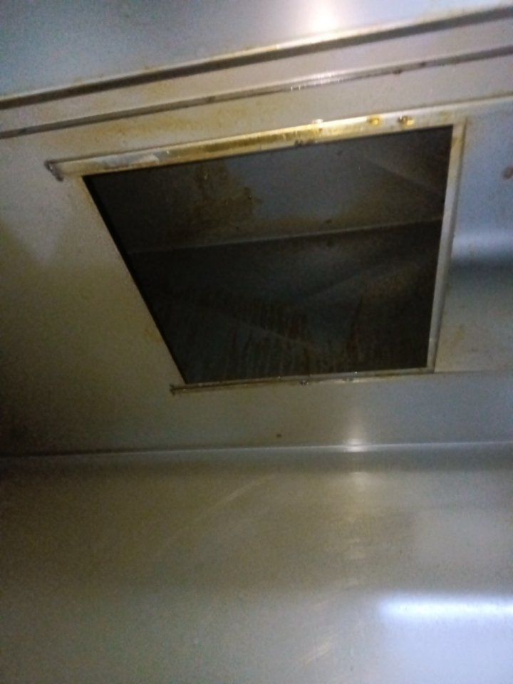 郑州中牟县饭店烟道清洗大概多少钱一米 - 清洗前 - 郑州天得一国家一级资质团队作业实拍