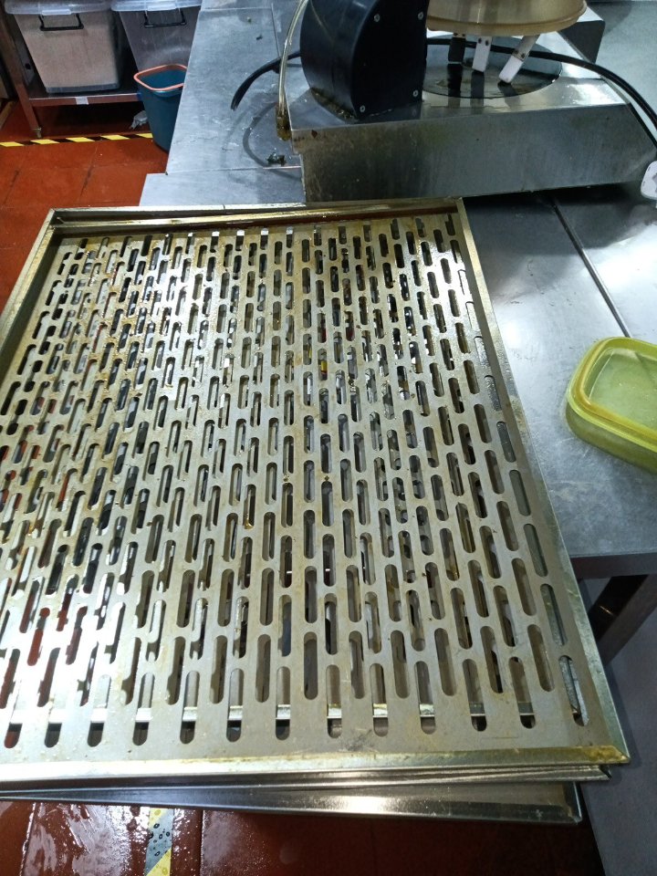 驻马店部队食堂油烟管道清洗清洗流程 - 清洗前 - 郑州天得一国家一级资质团队作业实拍