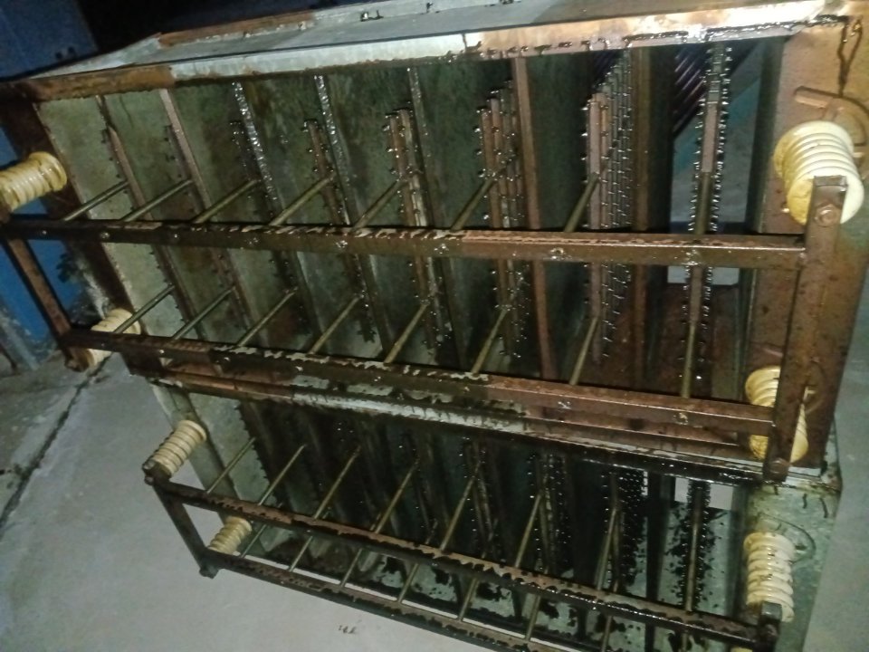 厨房油烟机全面净化，告别油烟，享受清新烹饪的每一刻 - 清洗前 - 郑州天得一国家一级资质团队作业实拍