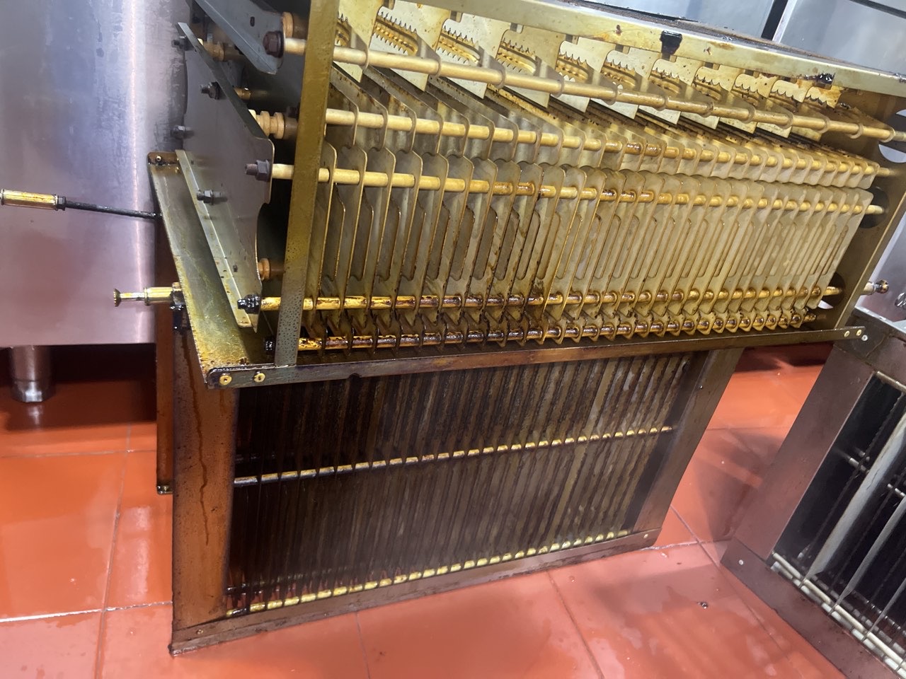 郑州新密市饭店烟道清洗大概多少钱一米 - 清洗前 - 郑州天得一国家一级资质团队作业实拍