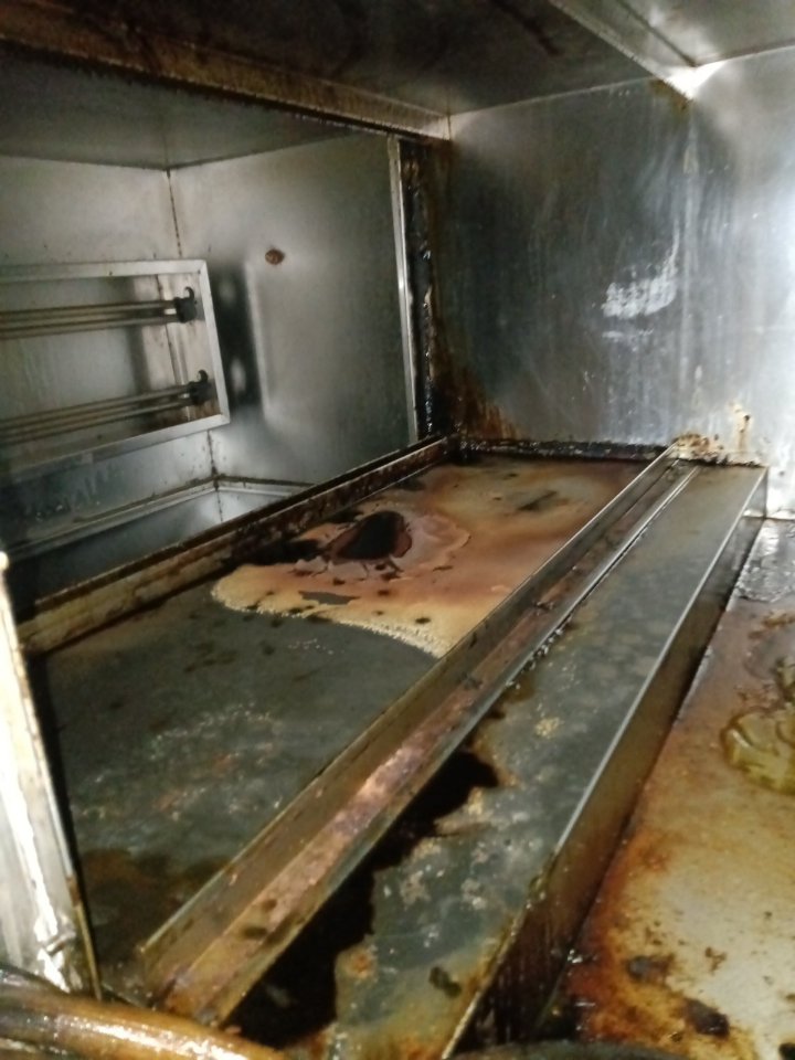  采用高效清洁方法，缩短施工时间 - 清洗前 - 郑州天得一国家一级资质团队作业实拍