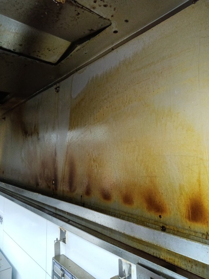 油烟机清洗特惠进行中，快速预约享清爽厨房 - 清洗前 - 郑州天得一国家一级资质团队作业实拍