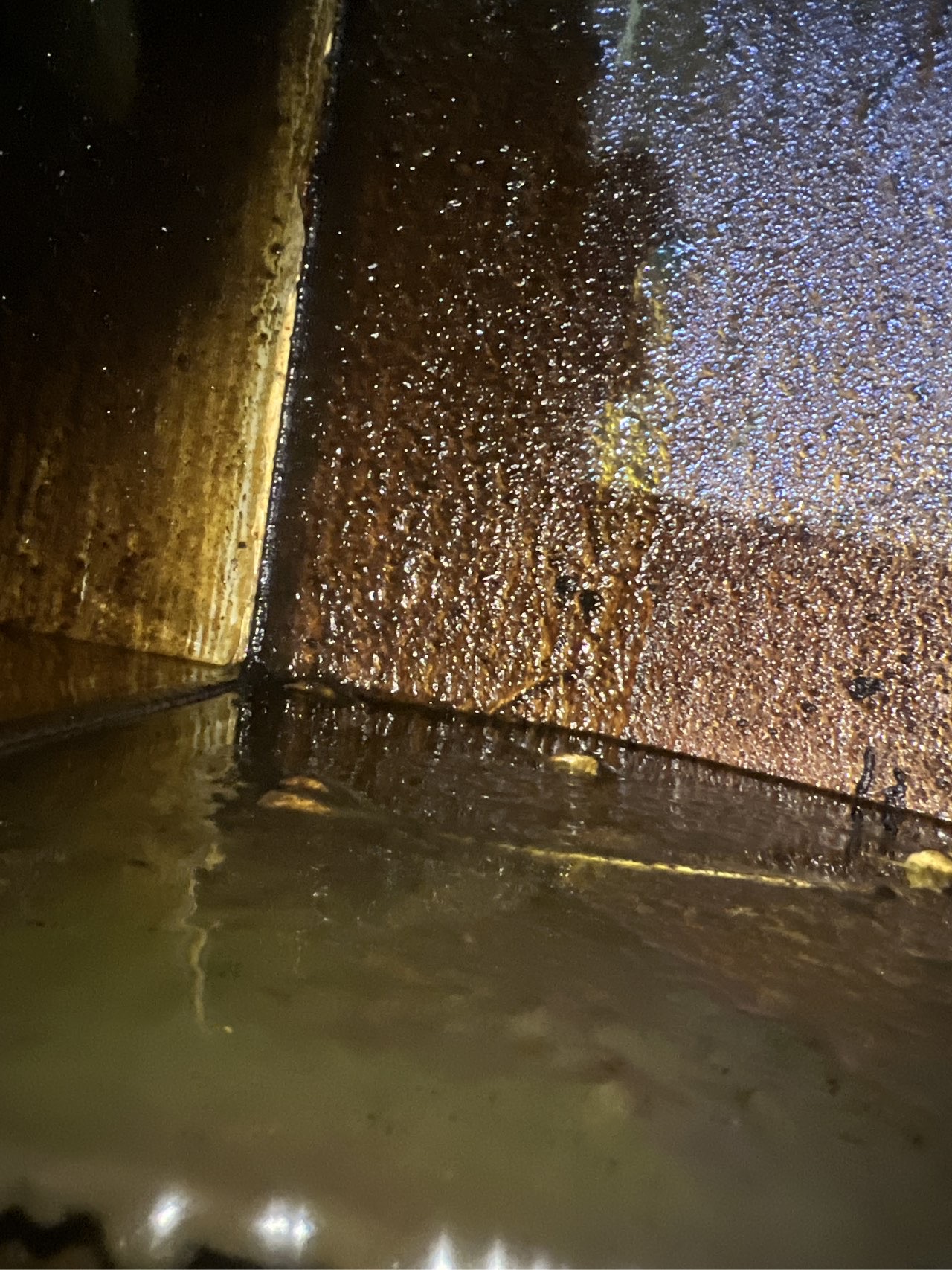 郑州惠济区天得一机器人清洗：解决餐饮重油污难题 - 清洗前 - 郑州天得一国家一级资质团队作业实拍