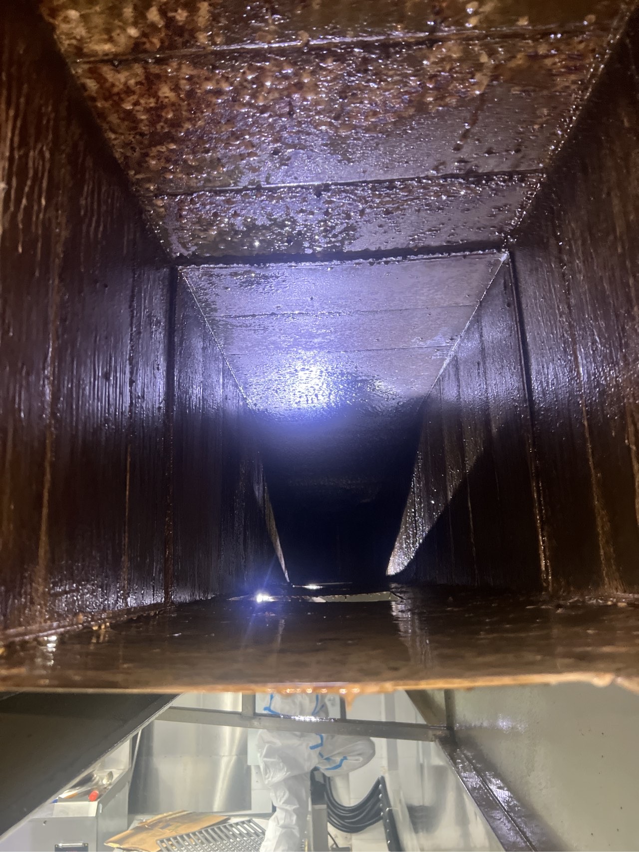 厨房油烟机全面净化升级告别油烟烦恼享受清新烹饪天地 - 清洗前 - 郑州天得一国家一级资质团队作业实拍