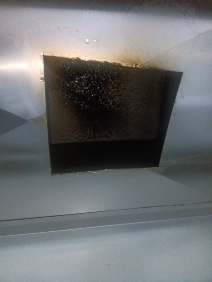 郑州新郑市工厂食堂大型排烟管道重油垢清洗实操 - 清洗前 - 郑州天得一国家一级资质团队作业实拍