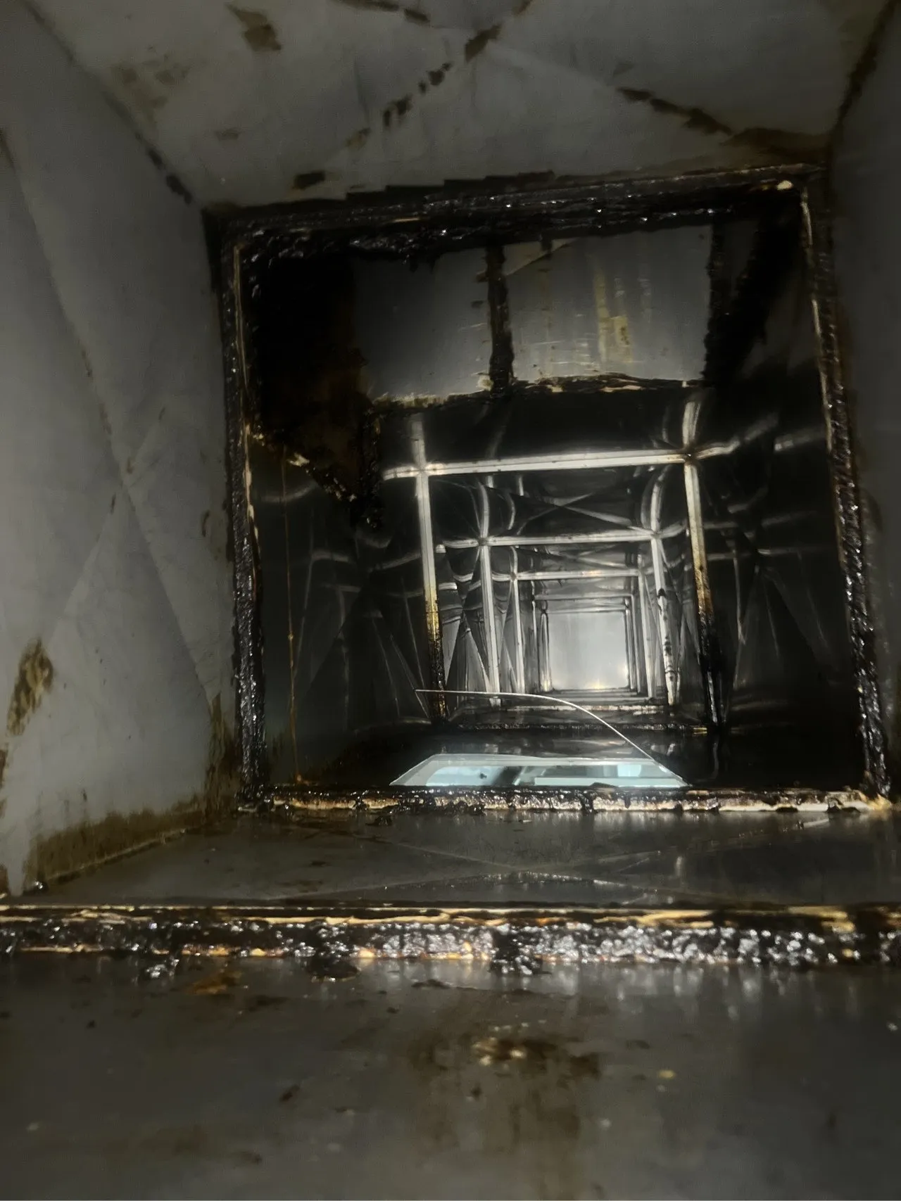 许昌油烟机清洗公司哪家专业 - 清洗前 - 郑州天得一国家一级资质团队作业实拍