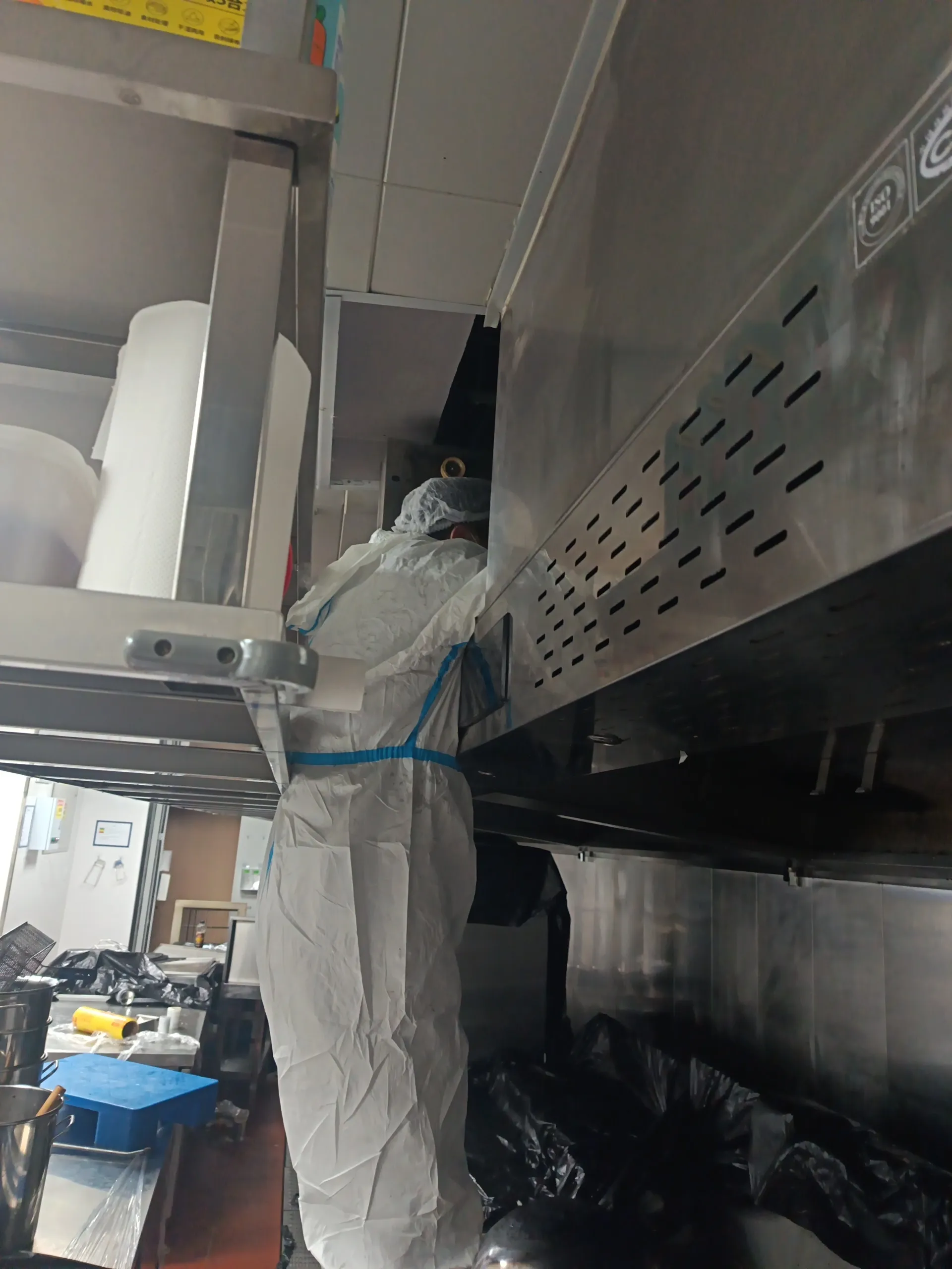 焦作清洗油烟机一次多少钱 - 清洗前 - 郑州天得一国家一级资质团队作业实拍