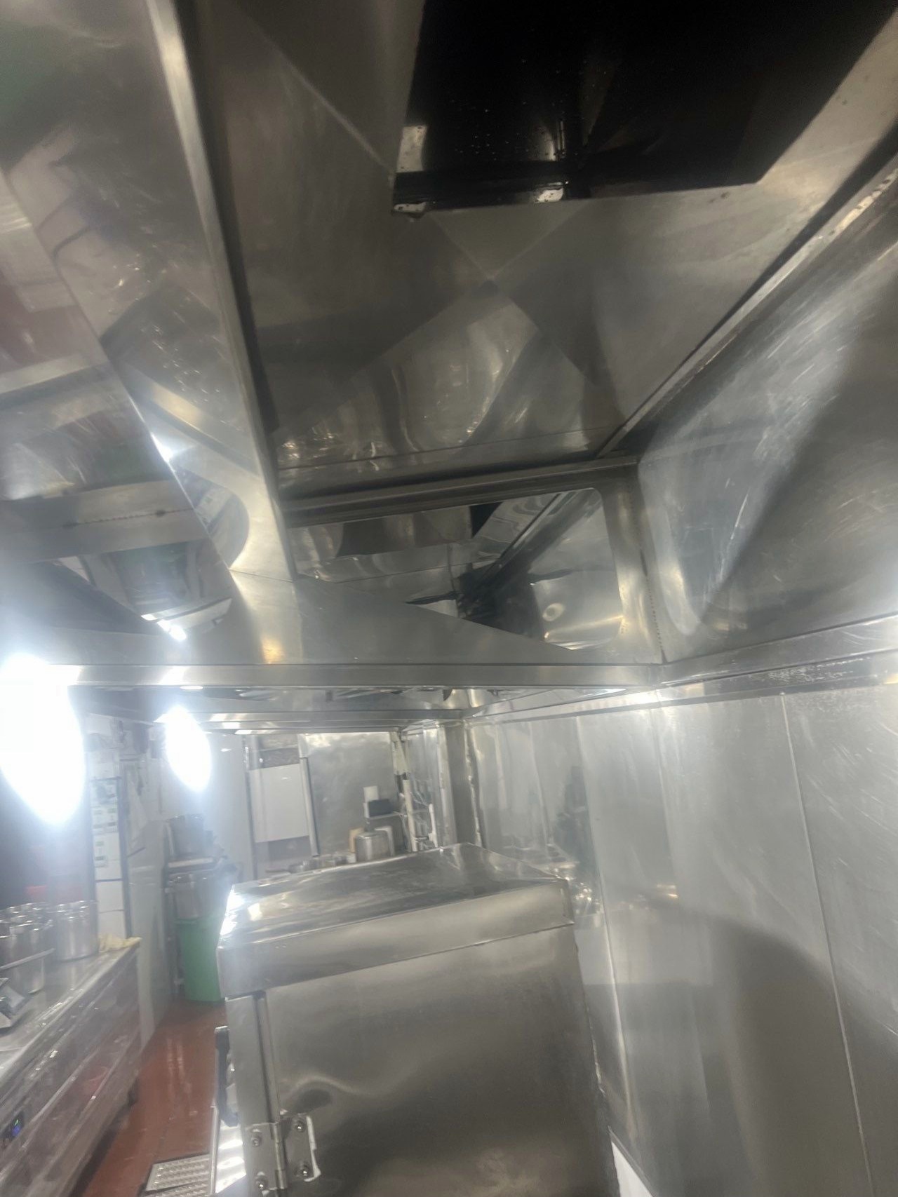 大型商用油烟机的日常维护和保养方法？ - 清洗后 - 机器人清洗高标准交付