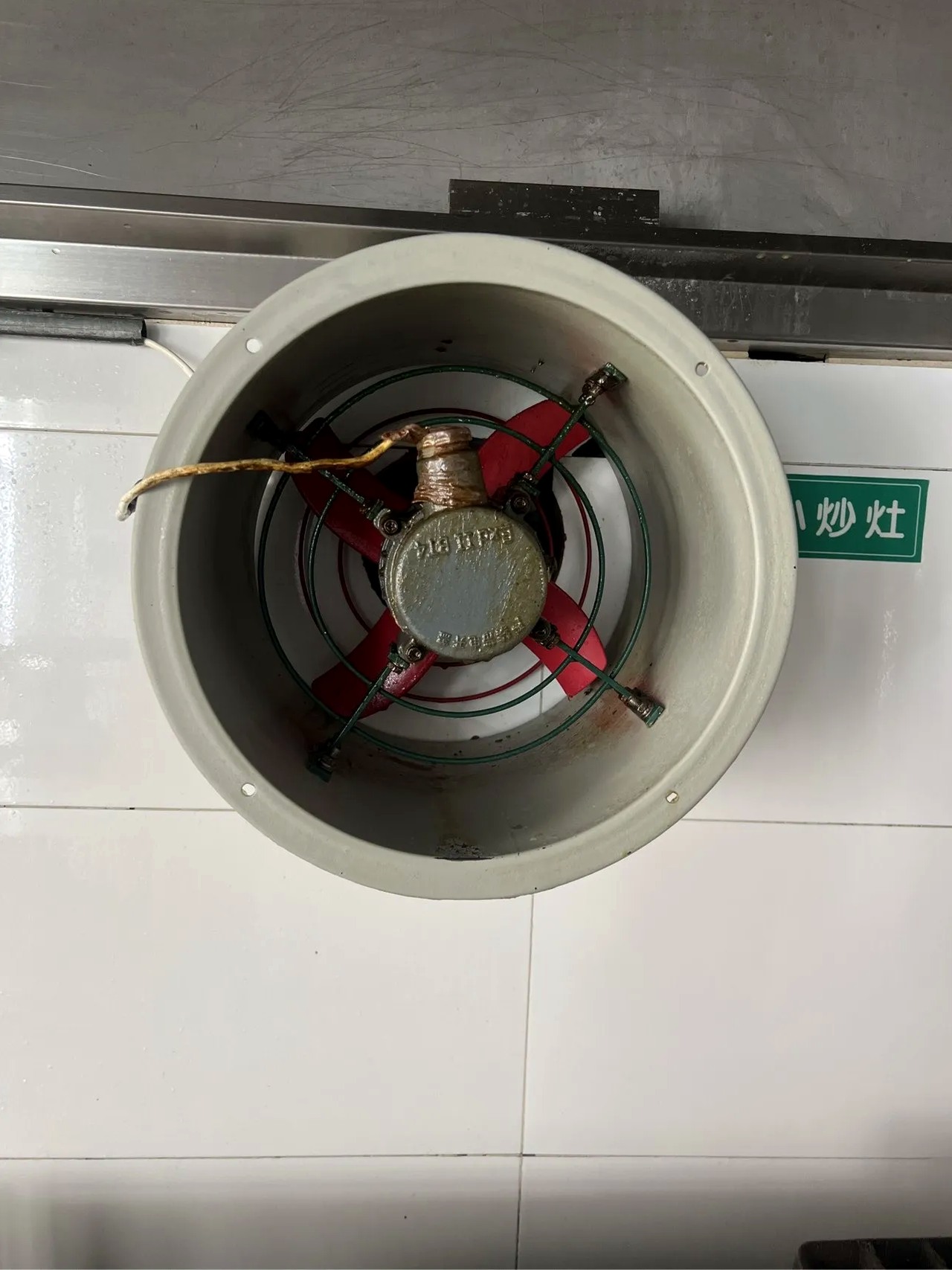大型商业厨房油烟机清洗服务大揭秘 - 清洗后 - 机器人清洗高标准交付