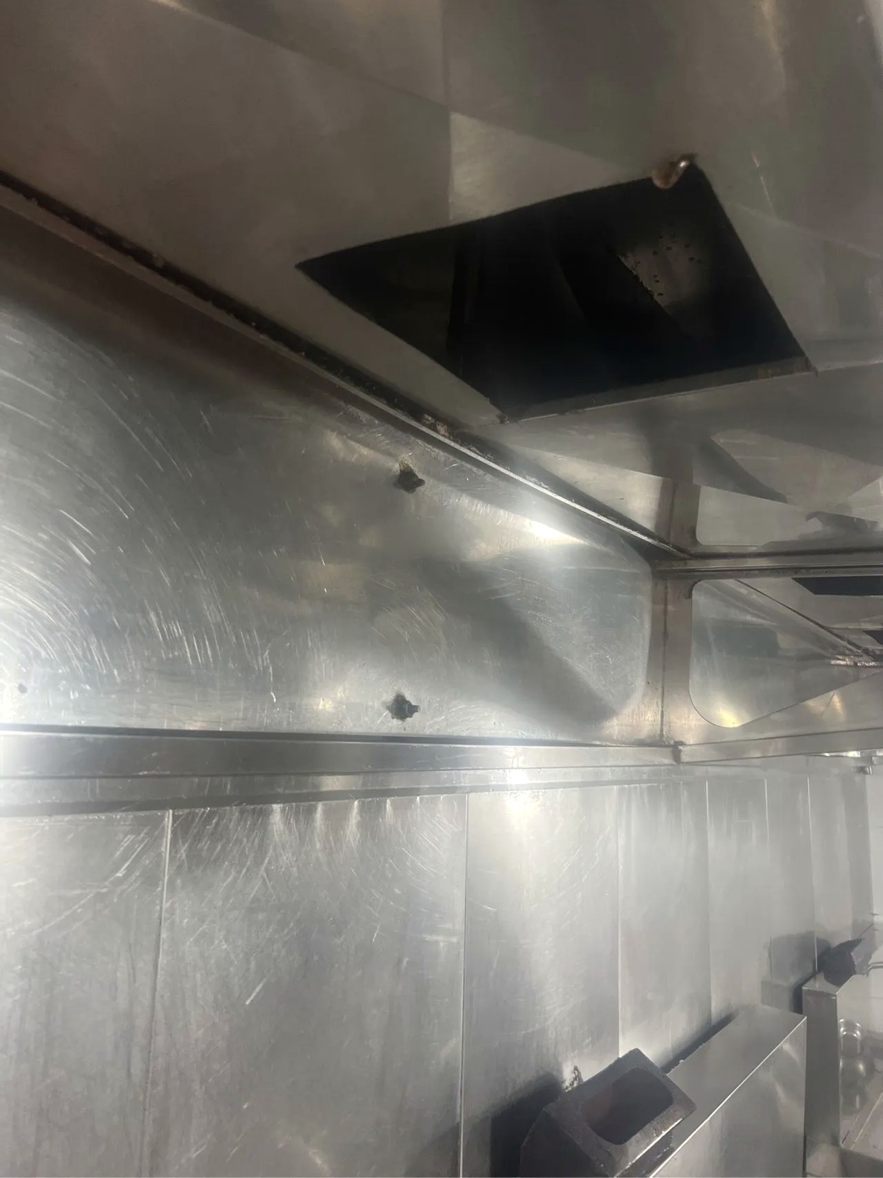 商场美食街油烟机清洗:清新购物环境 - 清洗后 - 机器人清洗高标准交付